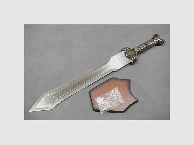 Schwert der Zwerge,  König unter dem Berge ! In der Tiefe geschmiedetes Ringschwert