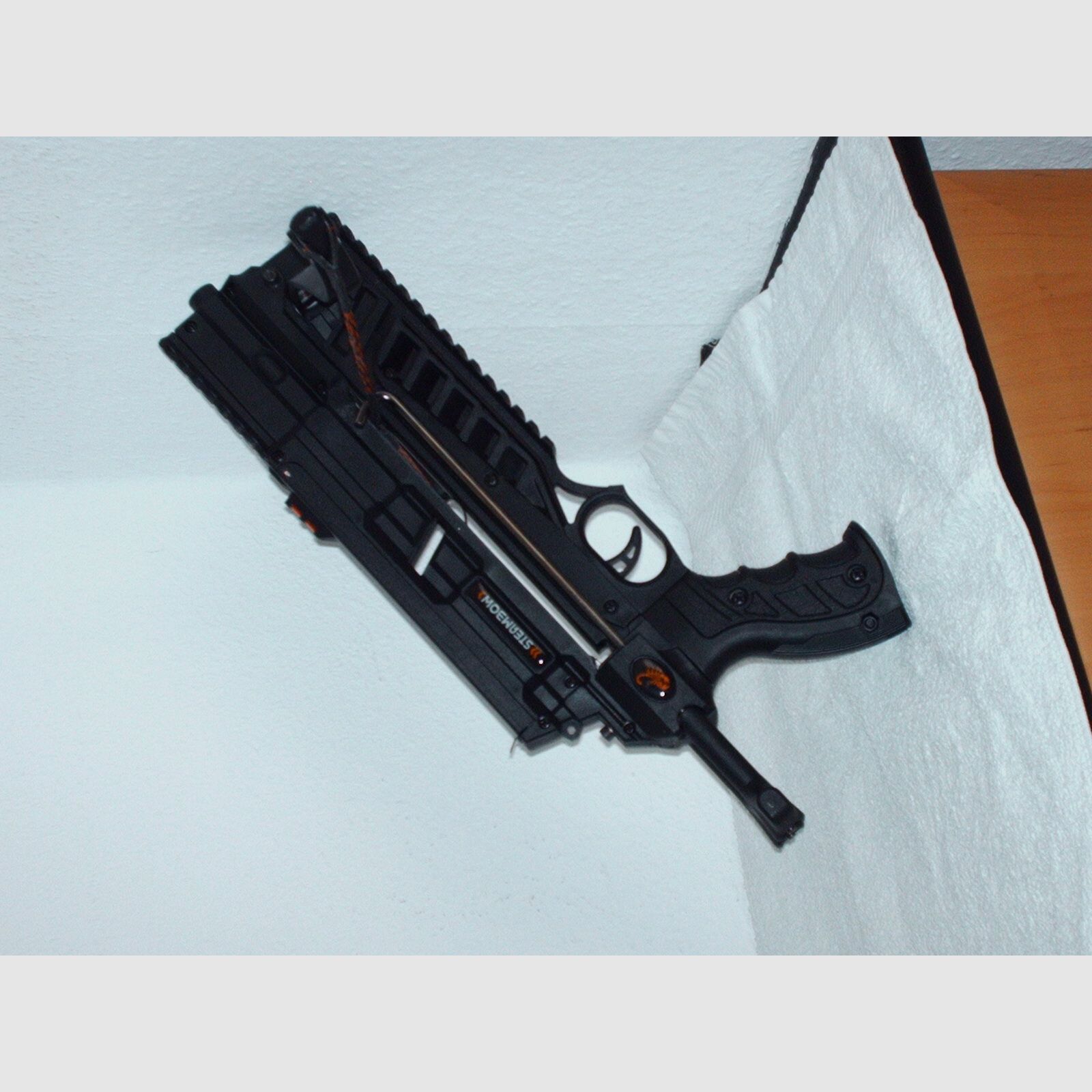 Steambow AR6-Stinger II Compact z 35 lbs łukiem z likwidacji gospodarstwa domowego