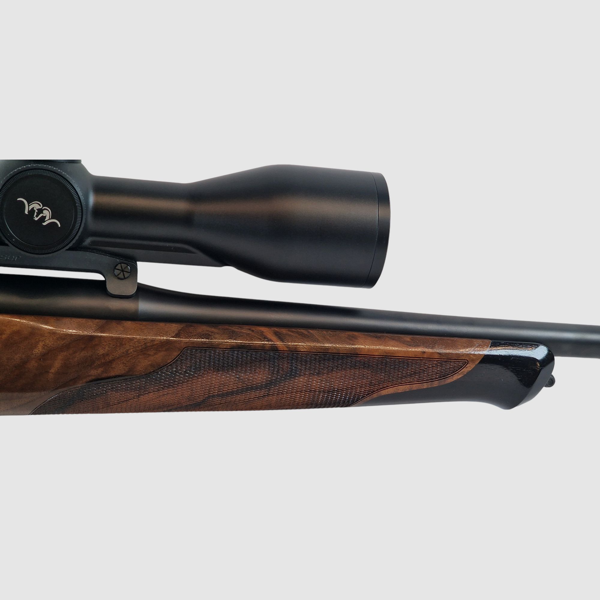 Blaser R8 Success Holz HK4 Kal. 8x57JS LL. 52cm mit M15x1 und Blaser B2 2-12x50 IC S 