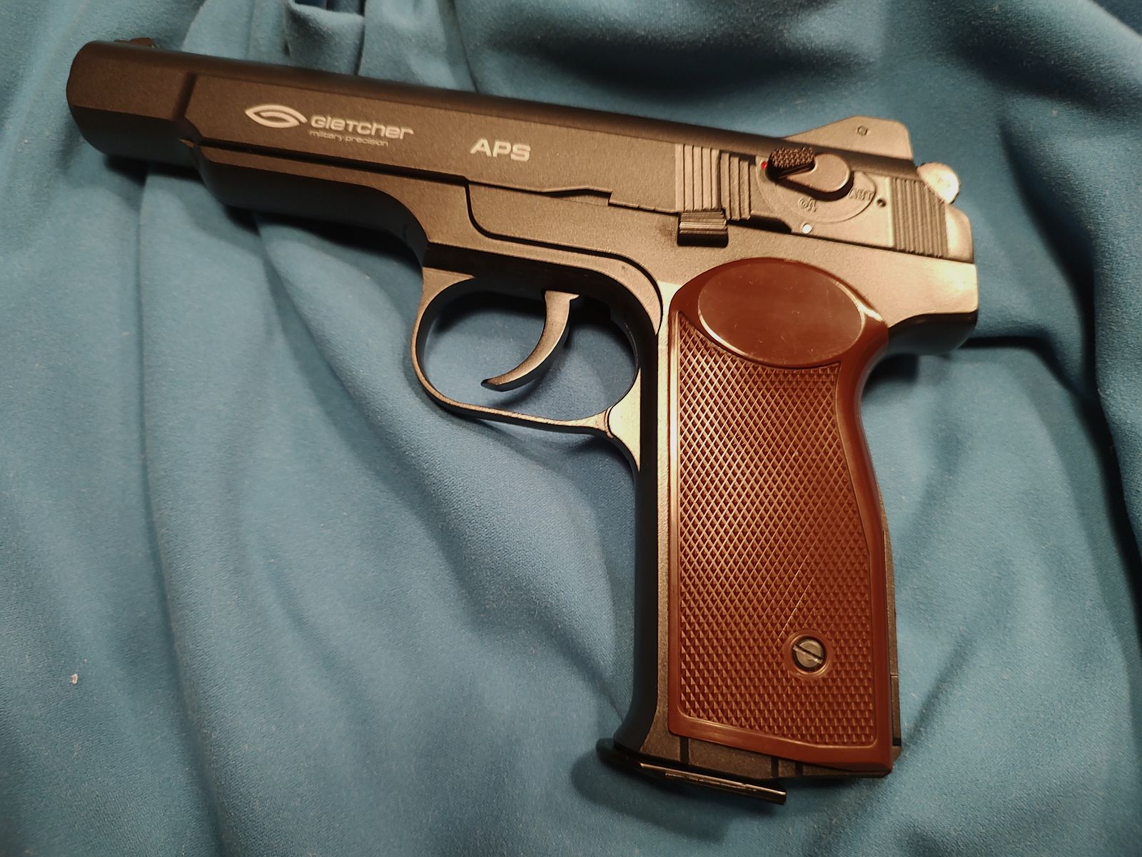 Gletcher APS CO2 pistol (like new)