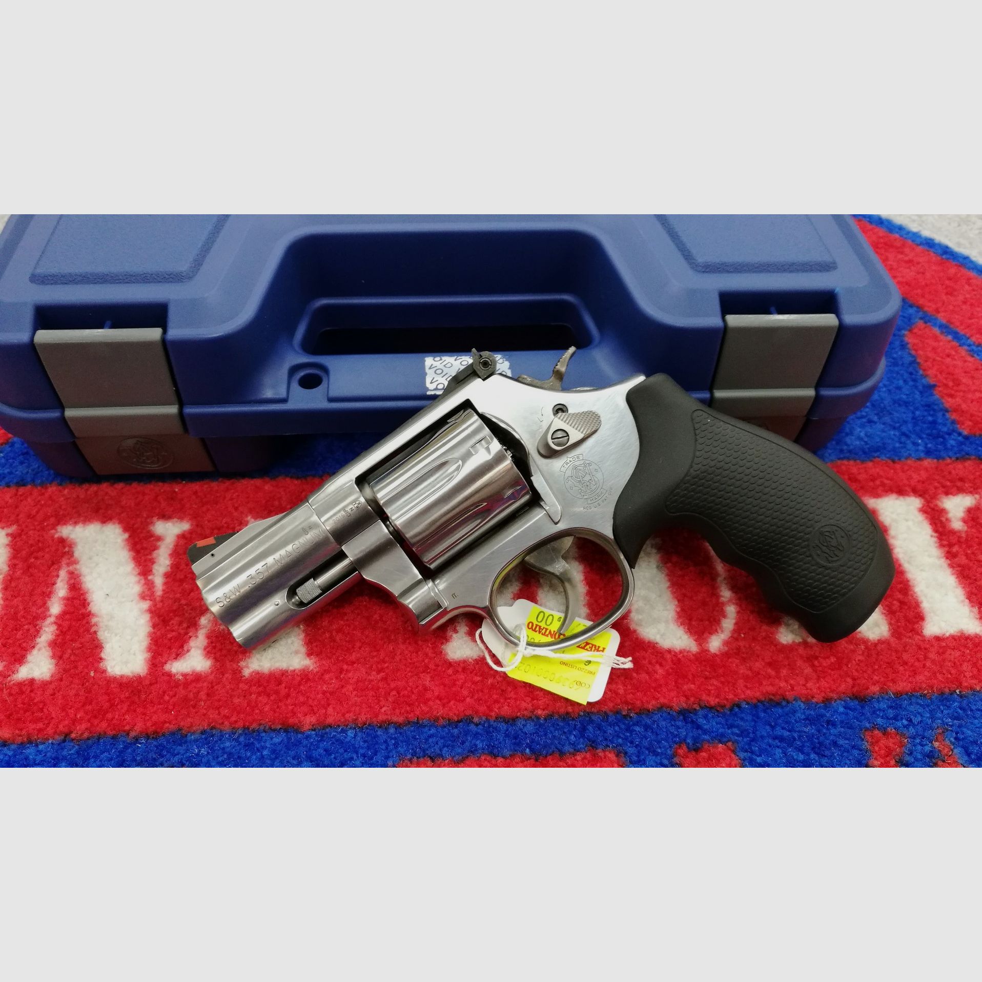 Smith & Wesson 686 Plus 2.5", image 1 of 4