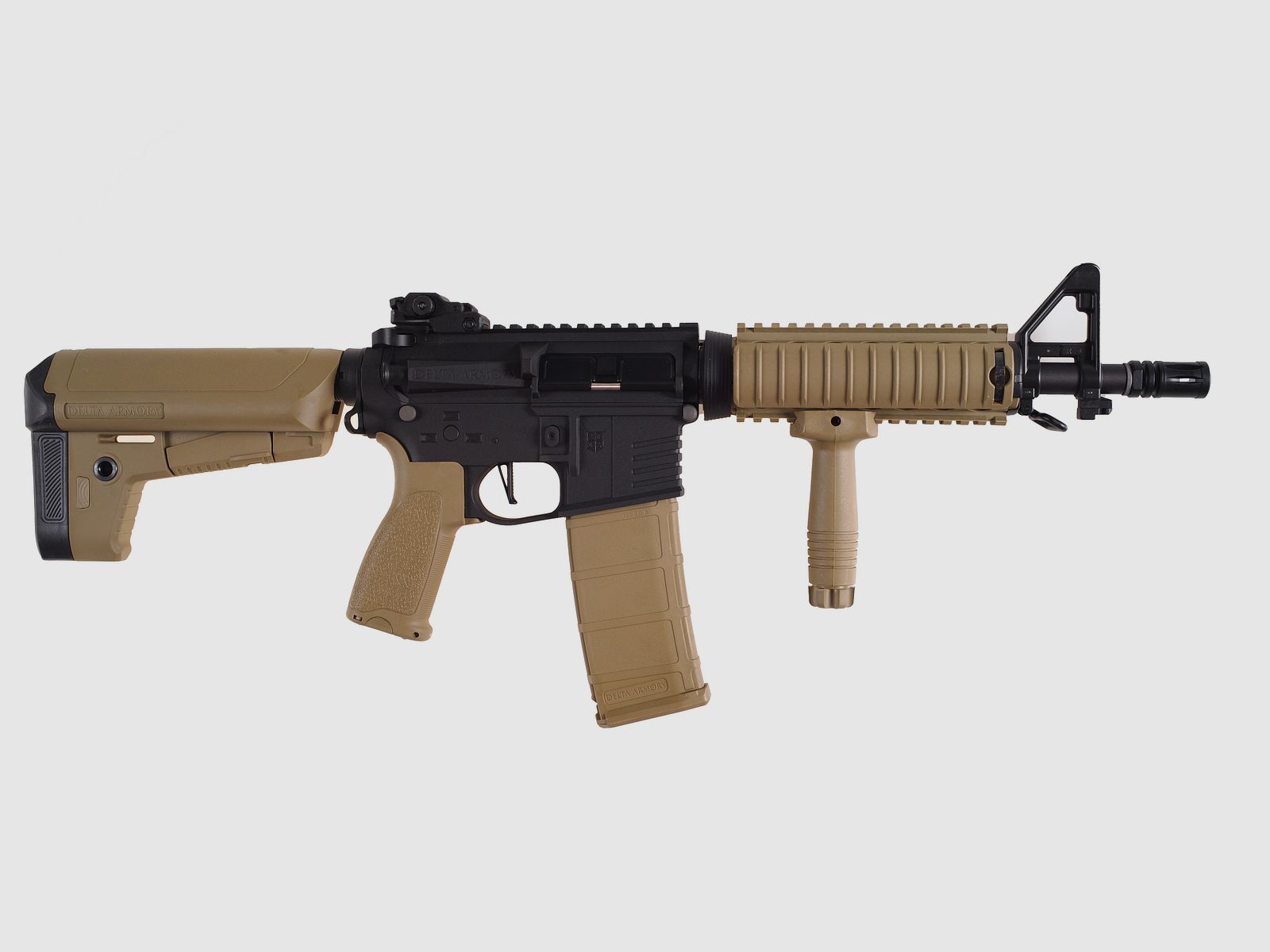 AR15 CQB-R CHARLIE TAN/Schwarz S-AEG Softair Gewehr Frei ab 18 Jahren | Delta Armory