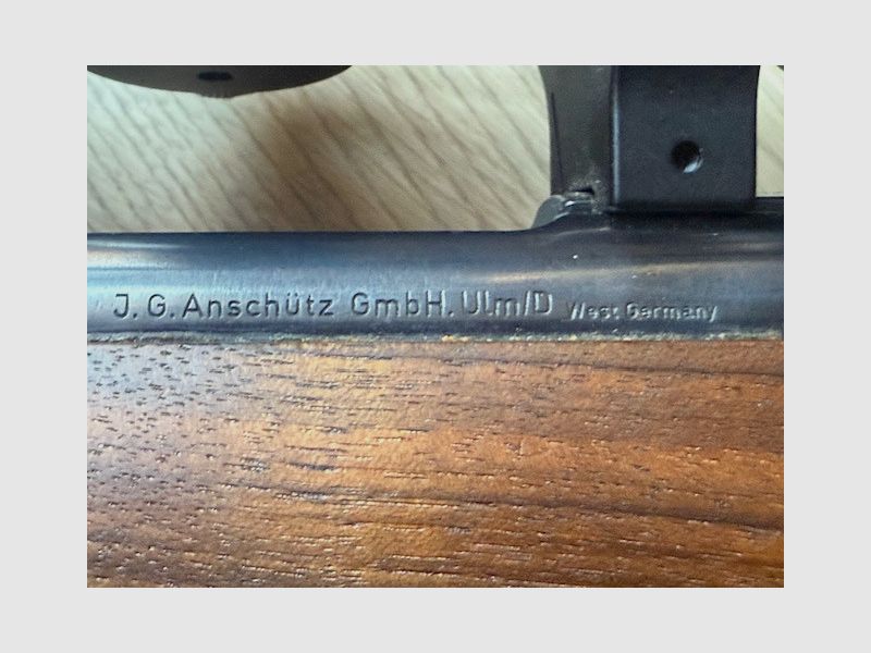 Anschütz Repetierstutzen 222 Remington mit AKAH 2,5-12x56 4LP