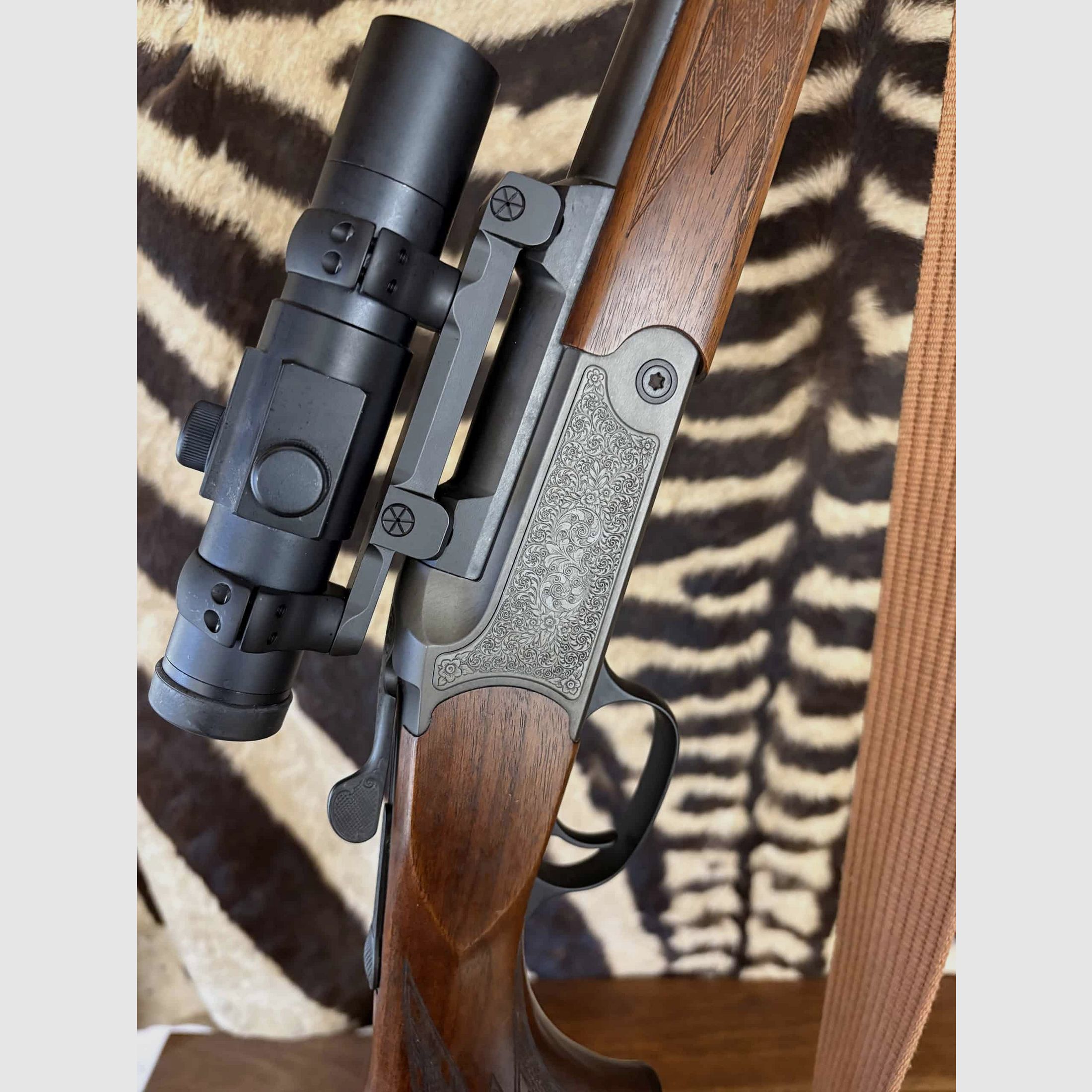 Karabina Blaser K95 Luxe Grawerowana kal. 7RM – ok. 65cm – Celownik Czerwony Ultra Dot, zdjęcie 8 z 9