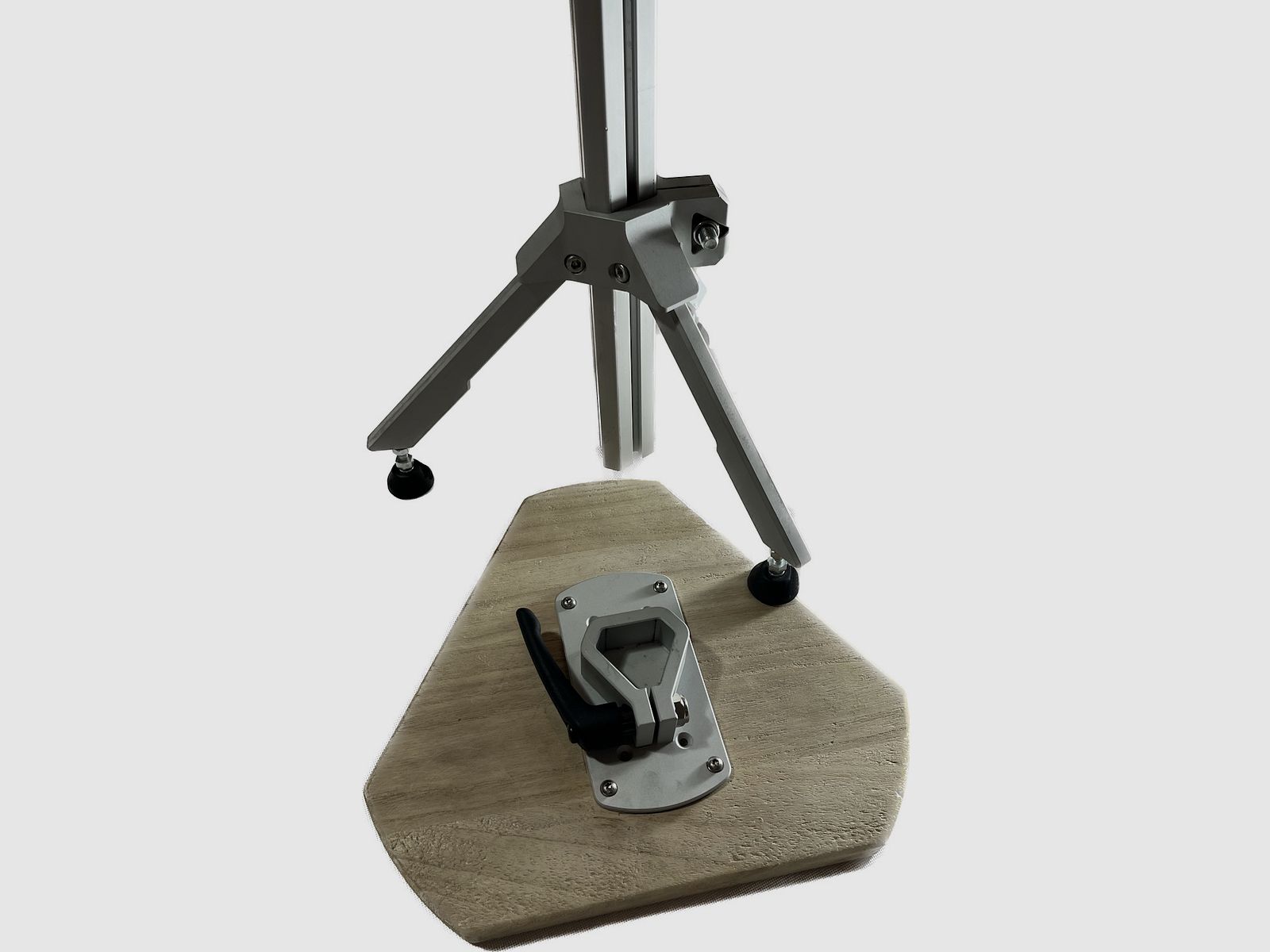 Footstool including adjustable feet