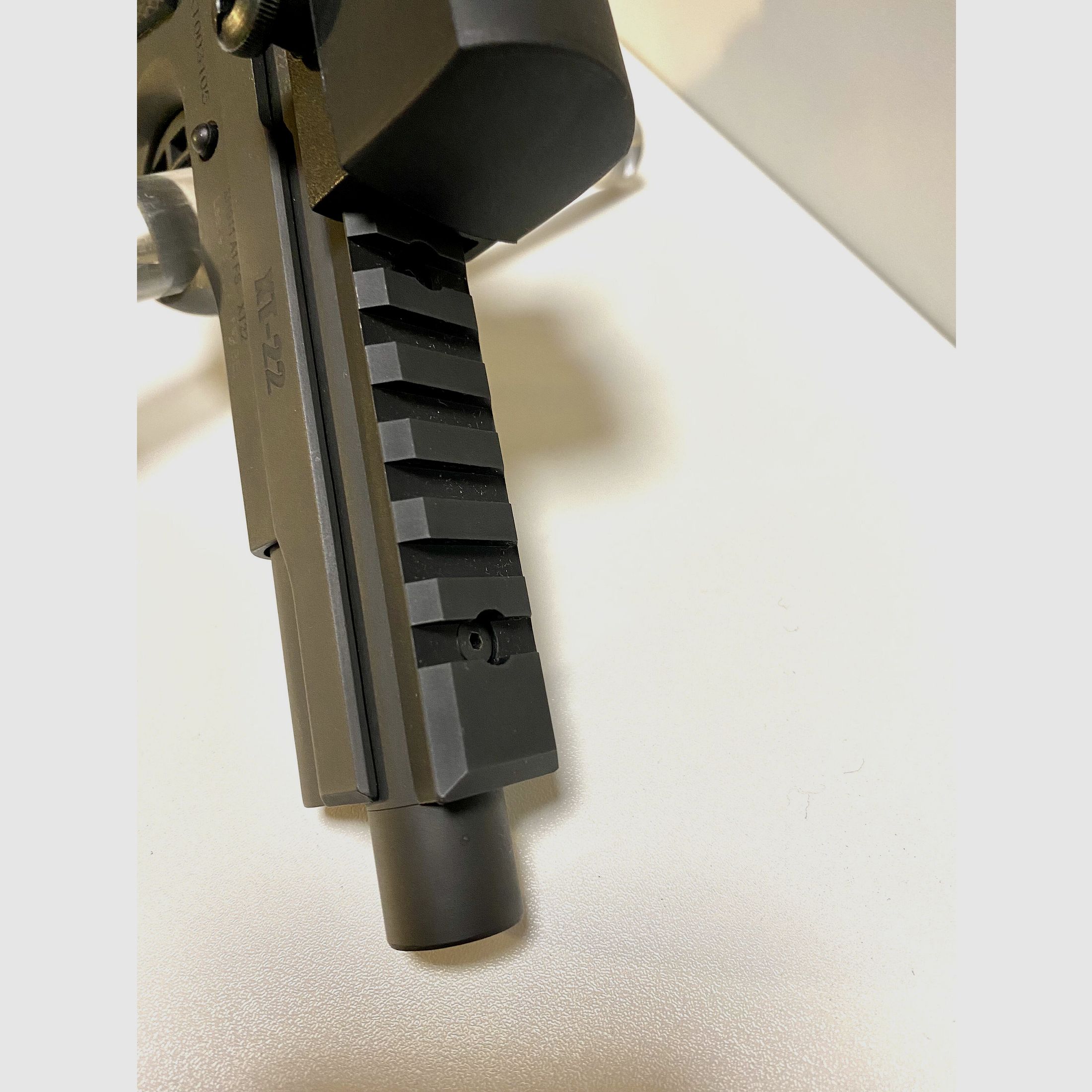 ARMSCOR - Rock Island Armory	 XT 22 FS Top Rail Ganzstahlwaffe mit Red Dot, Mündungsgewinde - Waffen Friedrichsnd