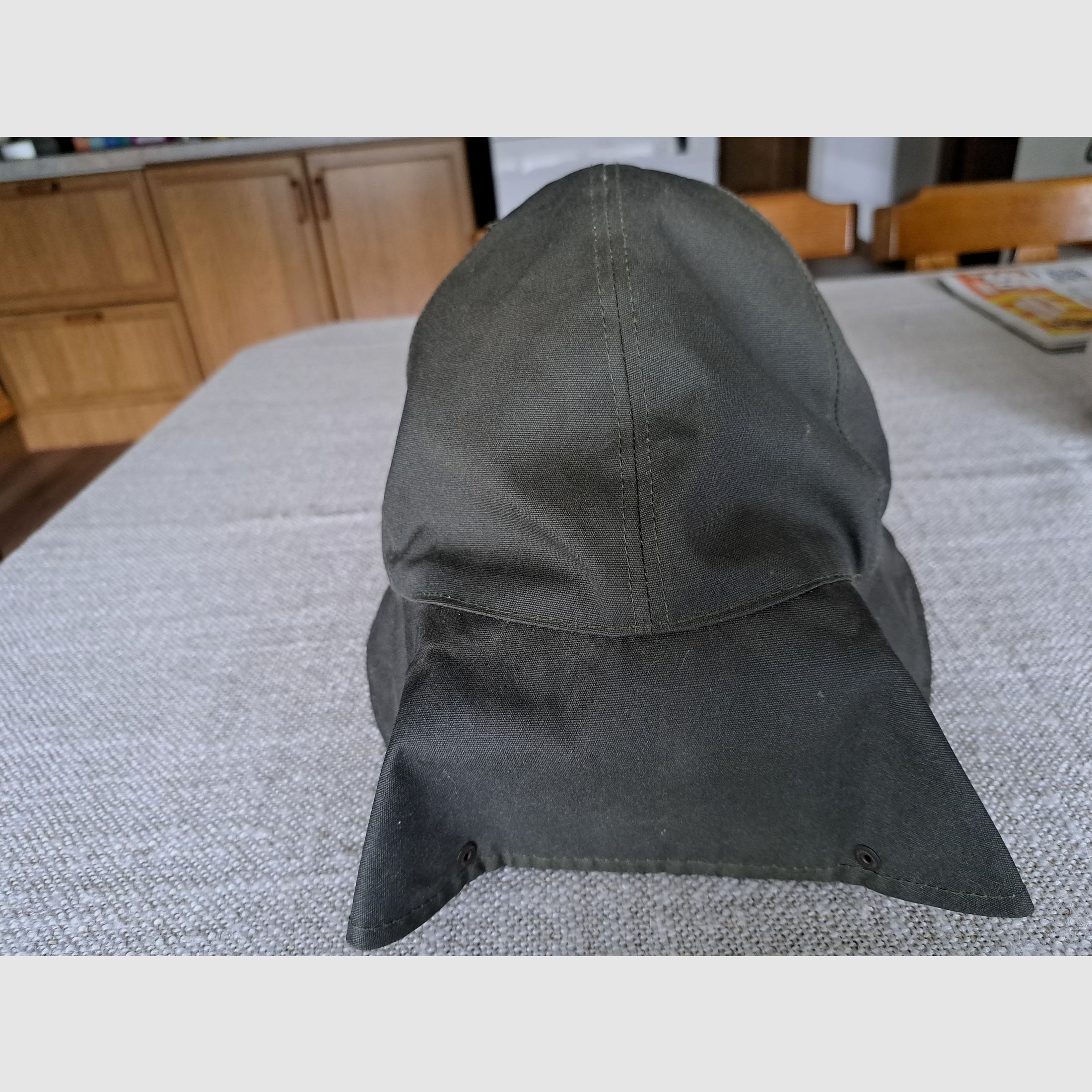 As new cap with neck protection from Colamtiss size 61