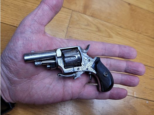 Bardzo ładny mini rewolwer – centralny zapłon – 5,5 mm – produkcja liègeńska na 6 nabojów! – ładne grawerunki – piękne okładziny – bardzo dobry stan