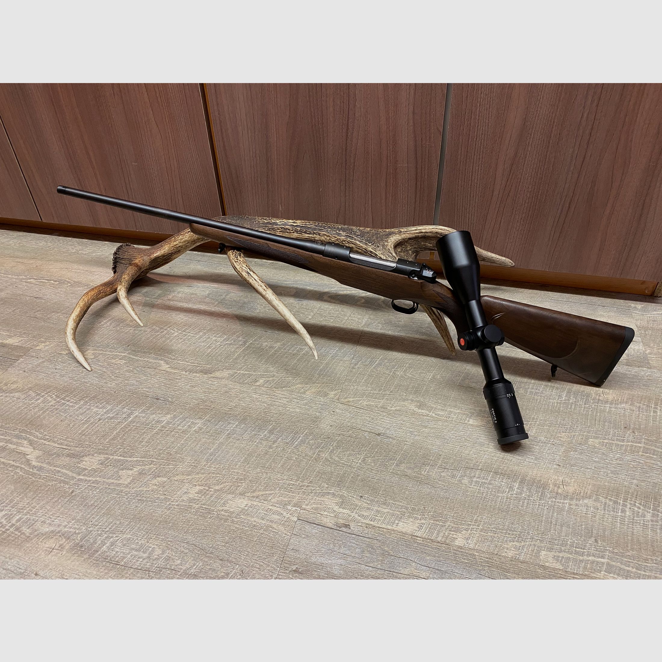 Mauser M12 Pure, z Leica Fortis 6 2,5-15x56 i