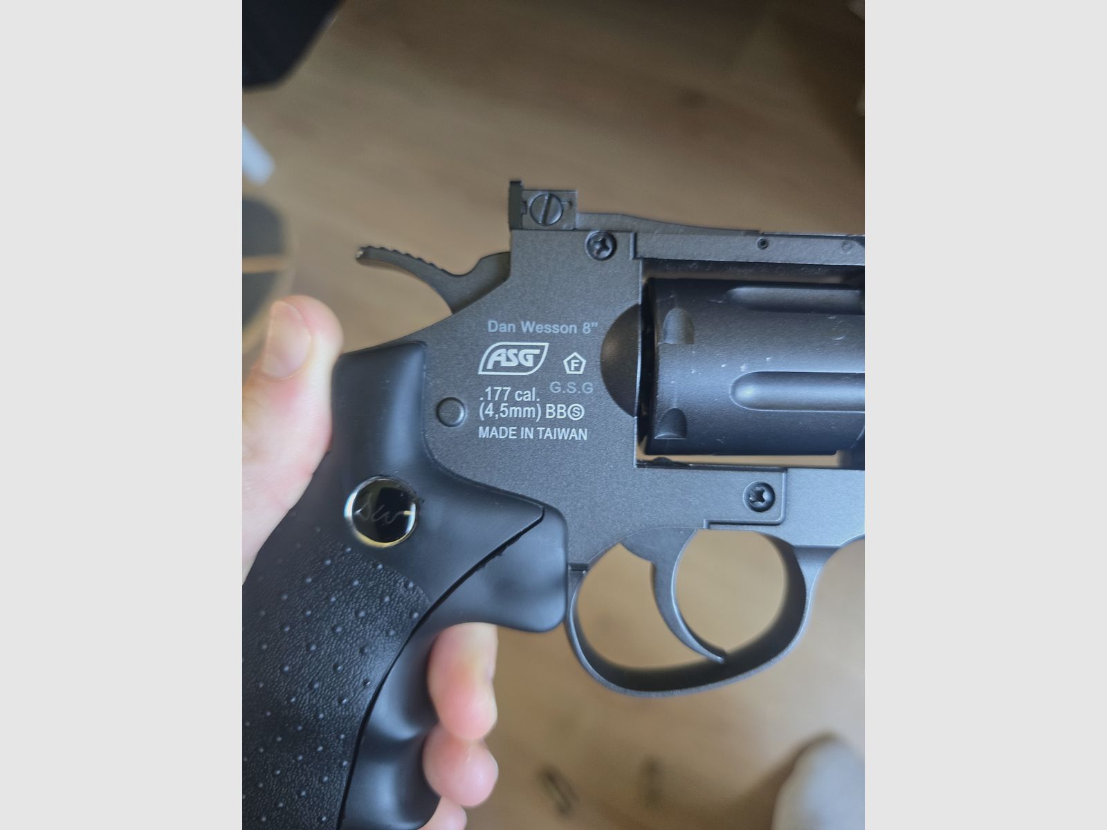 Revolver CO2 ASG Dan Wesson de 8 pulgadas y 4,5 mm