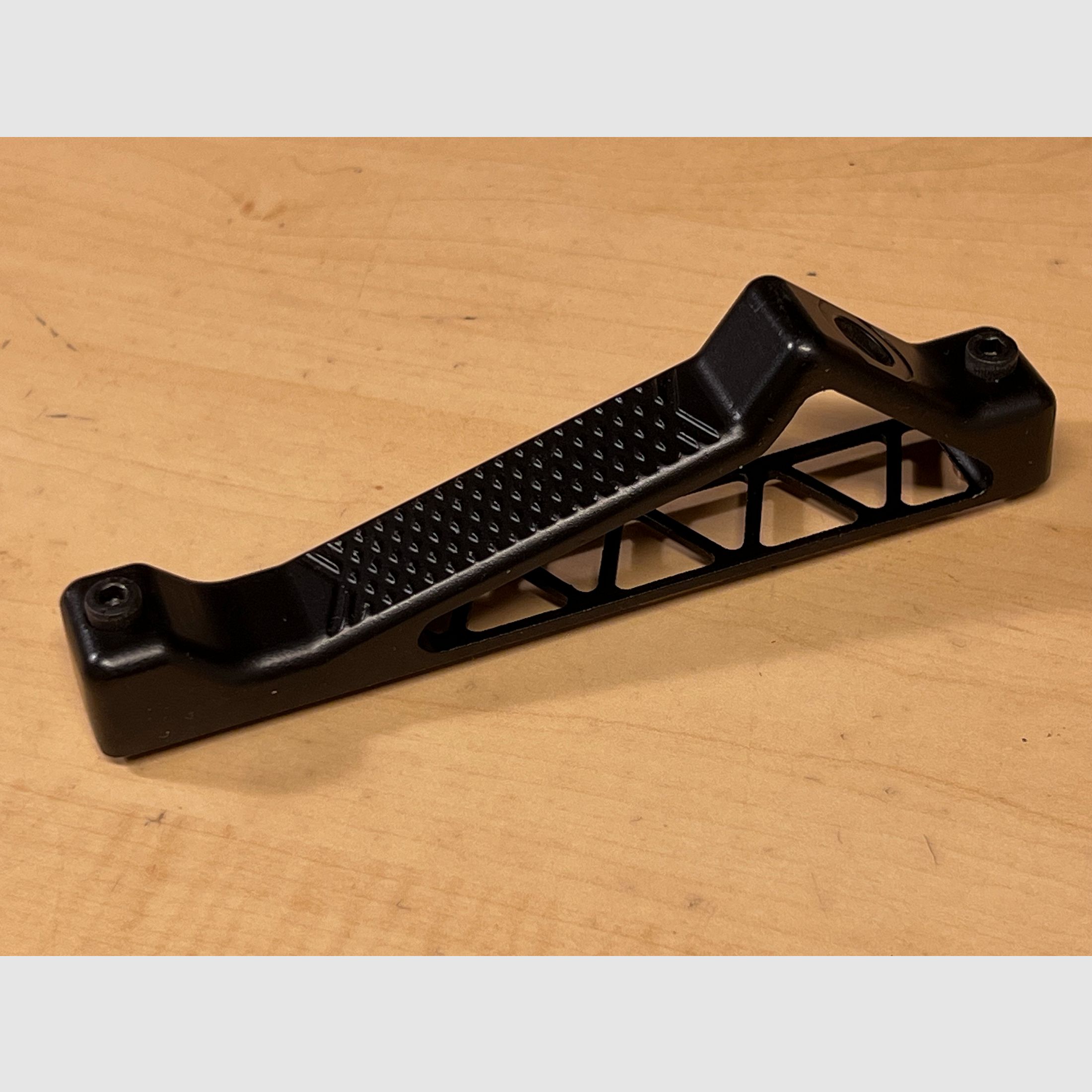 Przedni chwyt do Airsoft Aluminium, wersja kątowa w kolorze czarnym Key - MOD Typ 5