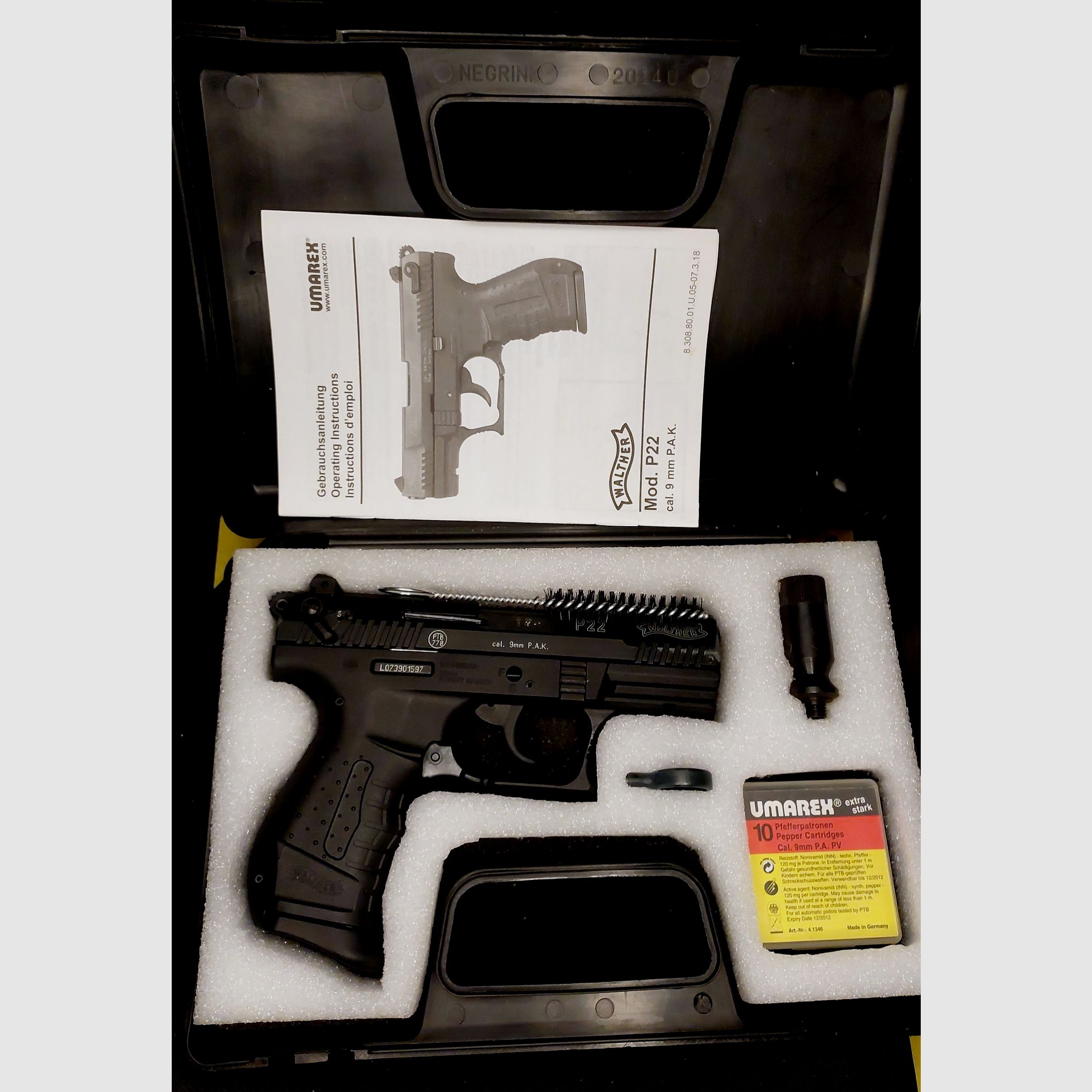 Walther P22 (P 22 Classic) Schreckschuss Pistole 9mm P.A.K. schwarz (PTB 778) mit Swiss Arms Gürtelholster