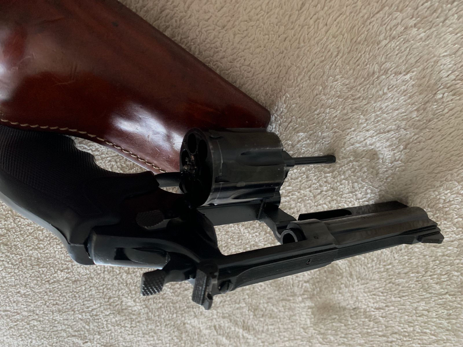 <Vendi revolver Rossi .357 Mag