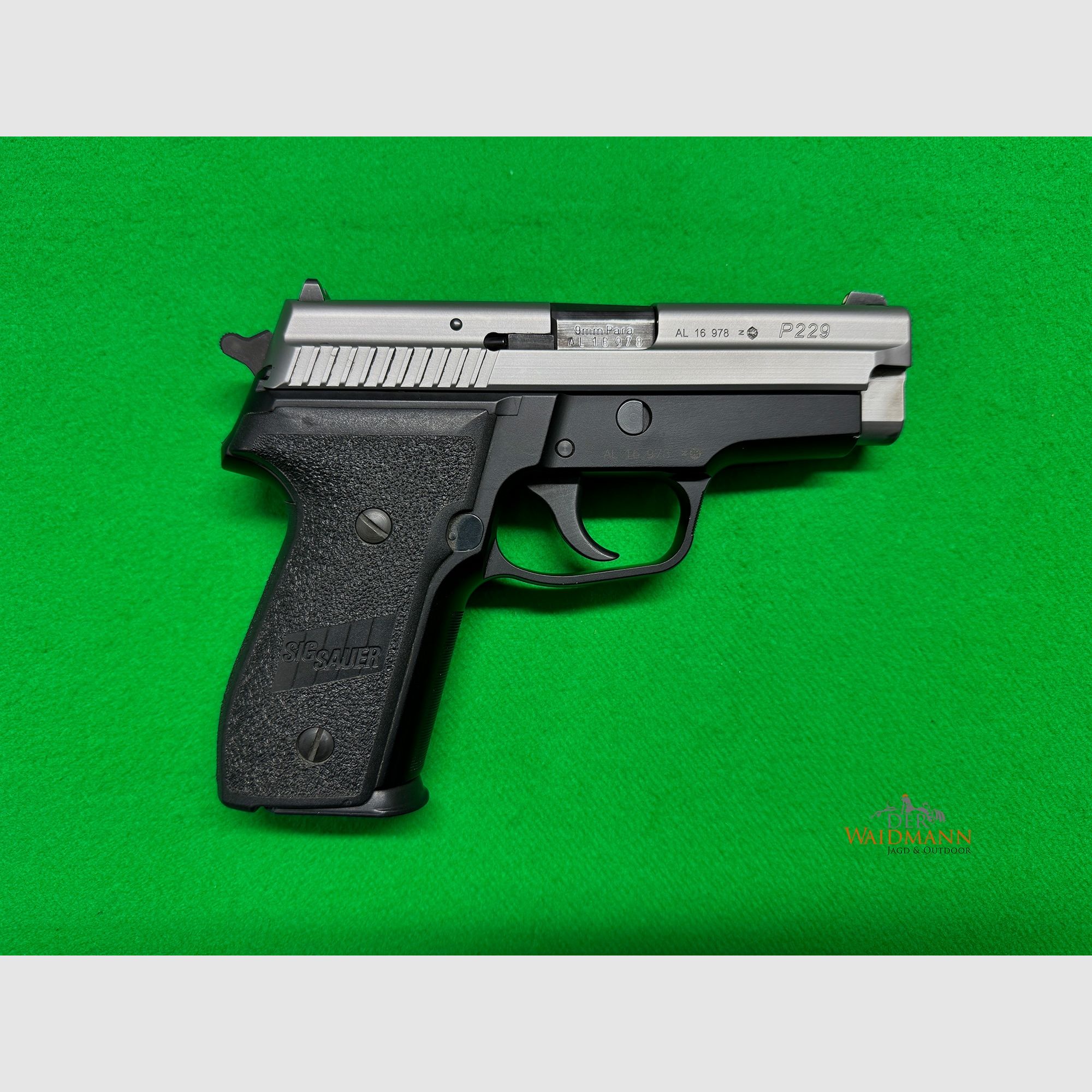 Sig Sauer P229 pistol 9mm x 19 including case