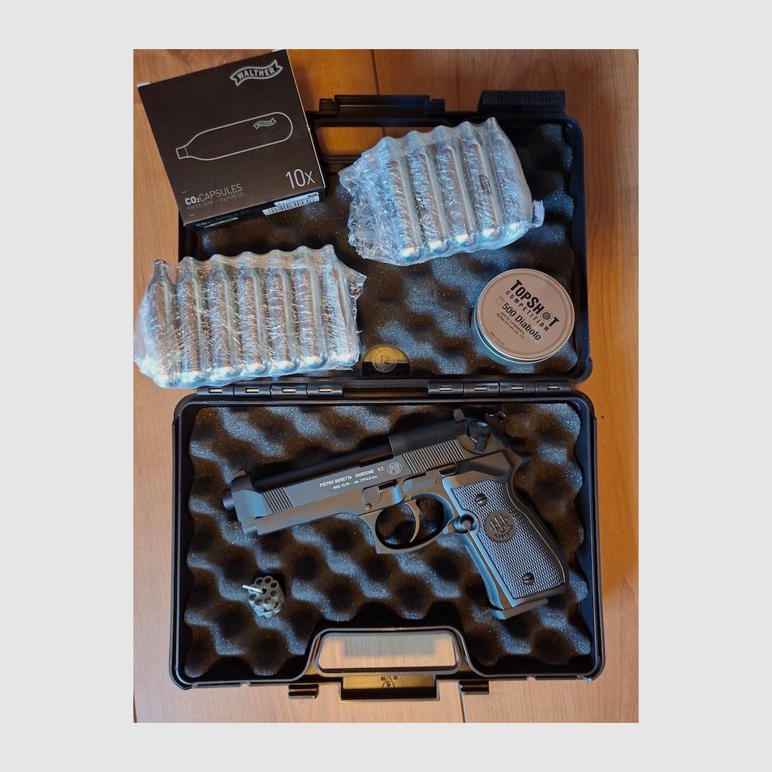 Umarex Beretta 92 FS CO₂ Kal.177/4,5mm inkl. 32 CO₂-Kapseln & Diabolos