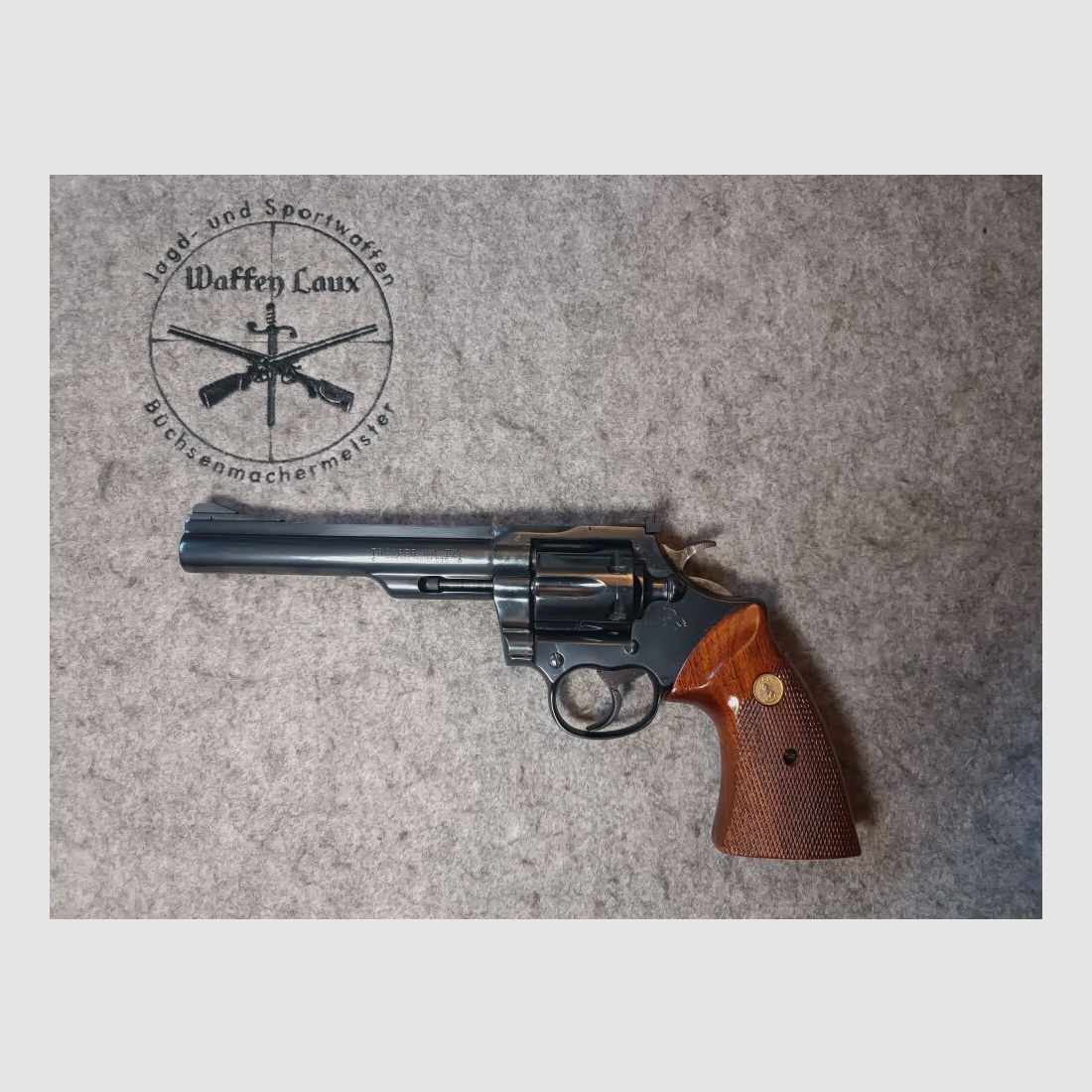 Revolver Colt Trooper Mark III blu + impugnature in legno