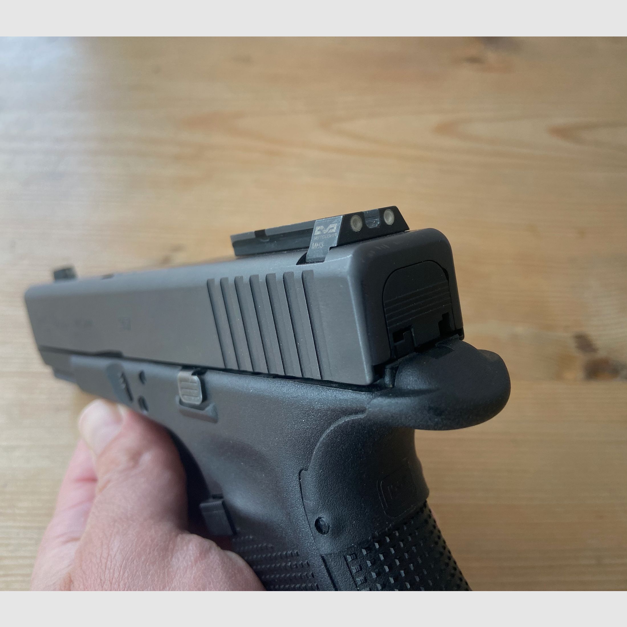 Glock 32 .357SIG mit 9mm IGB Wechsellauf, Overwatch Precision Polymer DAT Trigger und Meprolight Tru-Dot Nachtvisierung