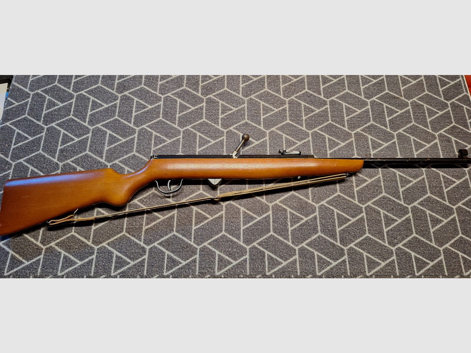 Haenel Suhl 310 air rifle with 12-round magazine + case!