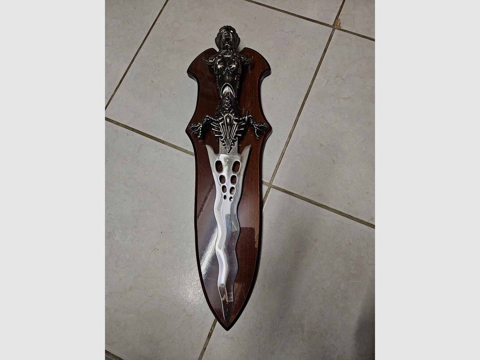 Fantasy Dolch 48cm mit  Wandhalterung aus Holz
