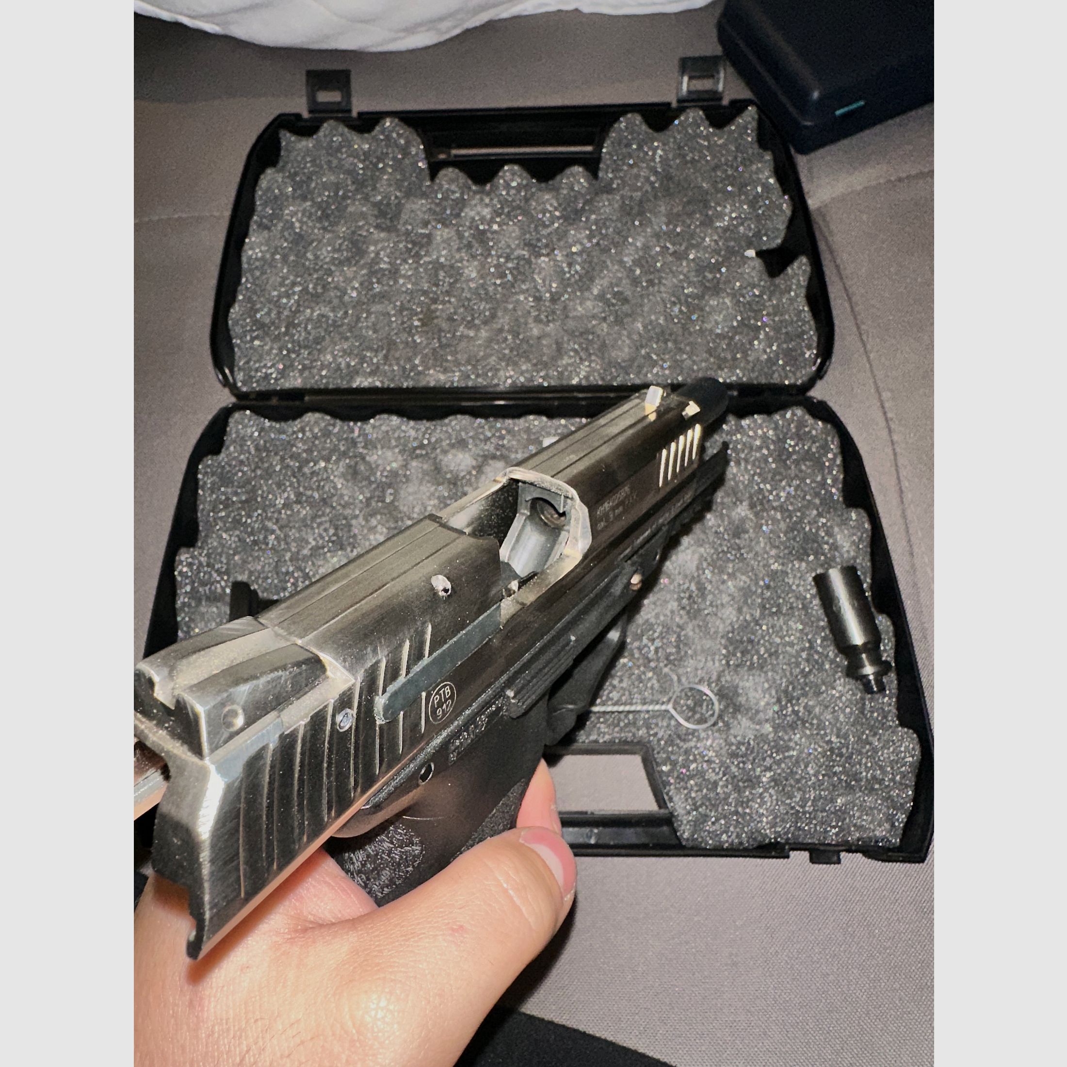 Heckler & Koch P30 – 9 mm P.A.K. – nickel/bicolore – PTB 912 – mallette
