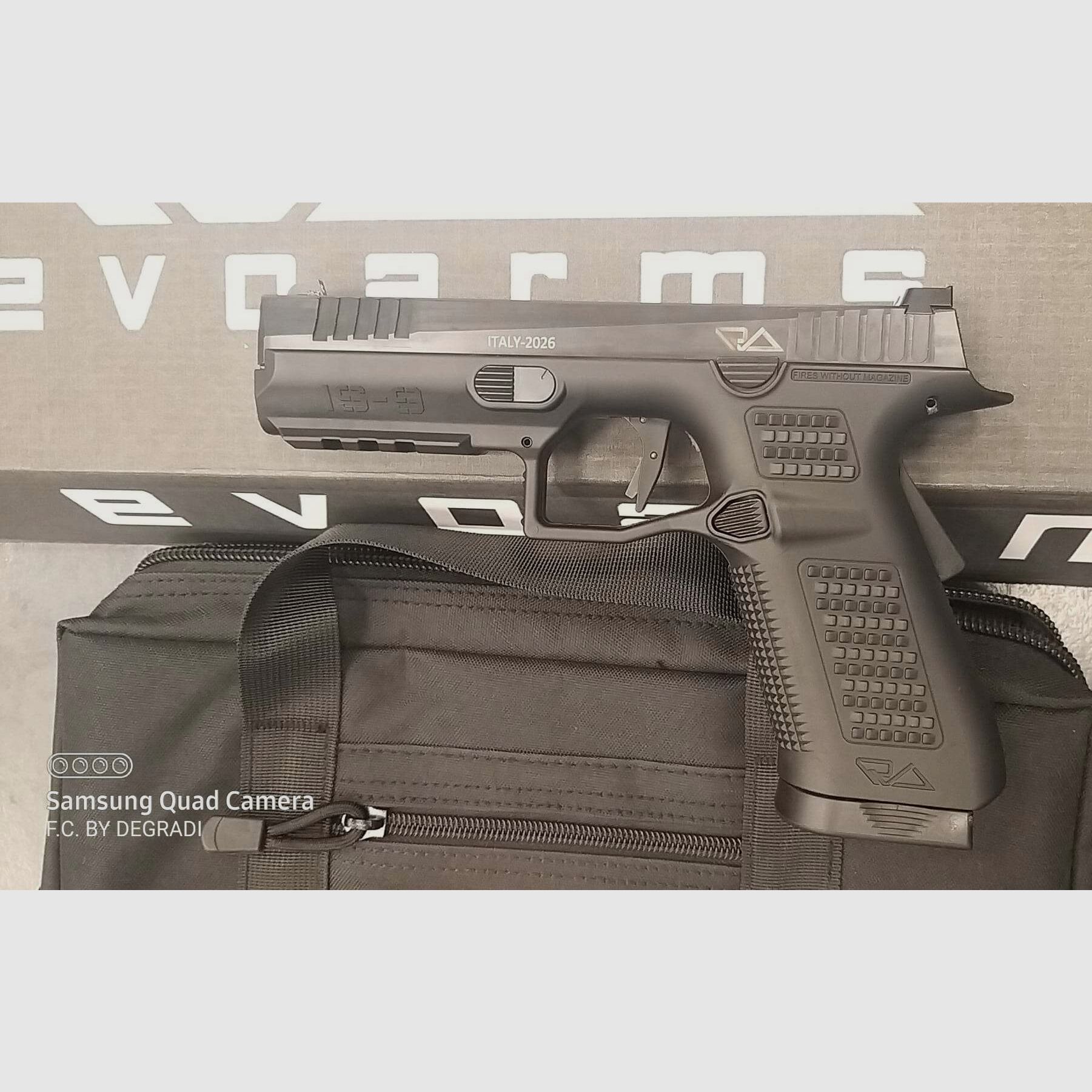 REVO ARMS PISTOL IS-9 CALIBRO 9X19, immagine 1 di 5