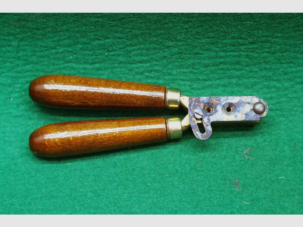 Casting mold with handle for Kentucky caliber .44 RK