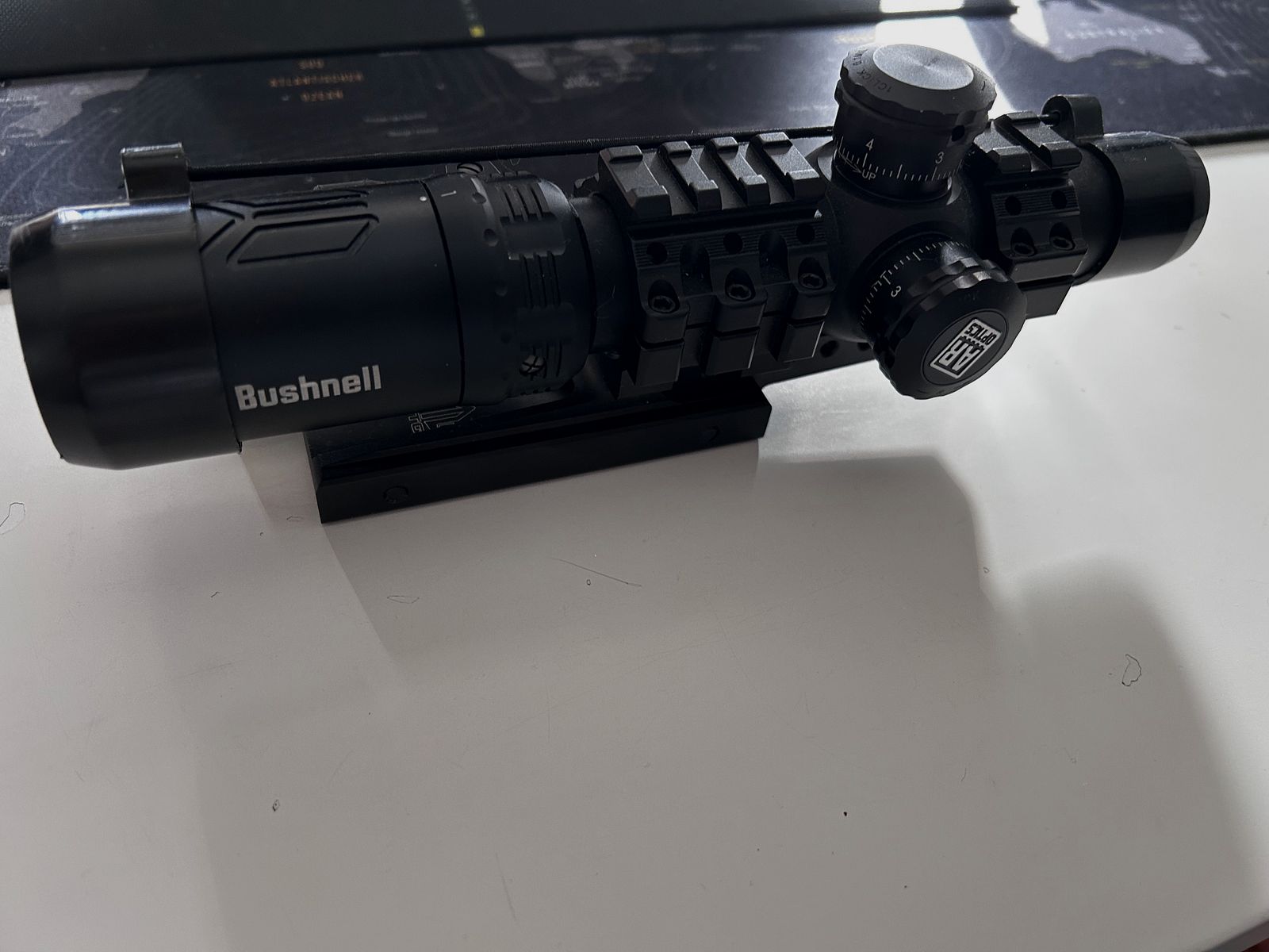 Bushnell AR Optics 2-4x24 Dropzone mit UTG Mount / Picantinny