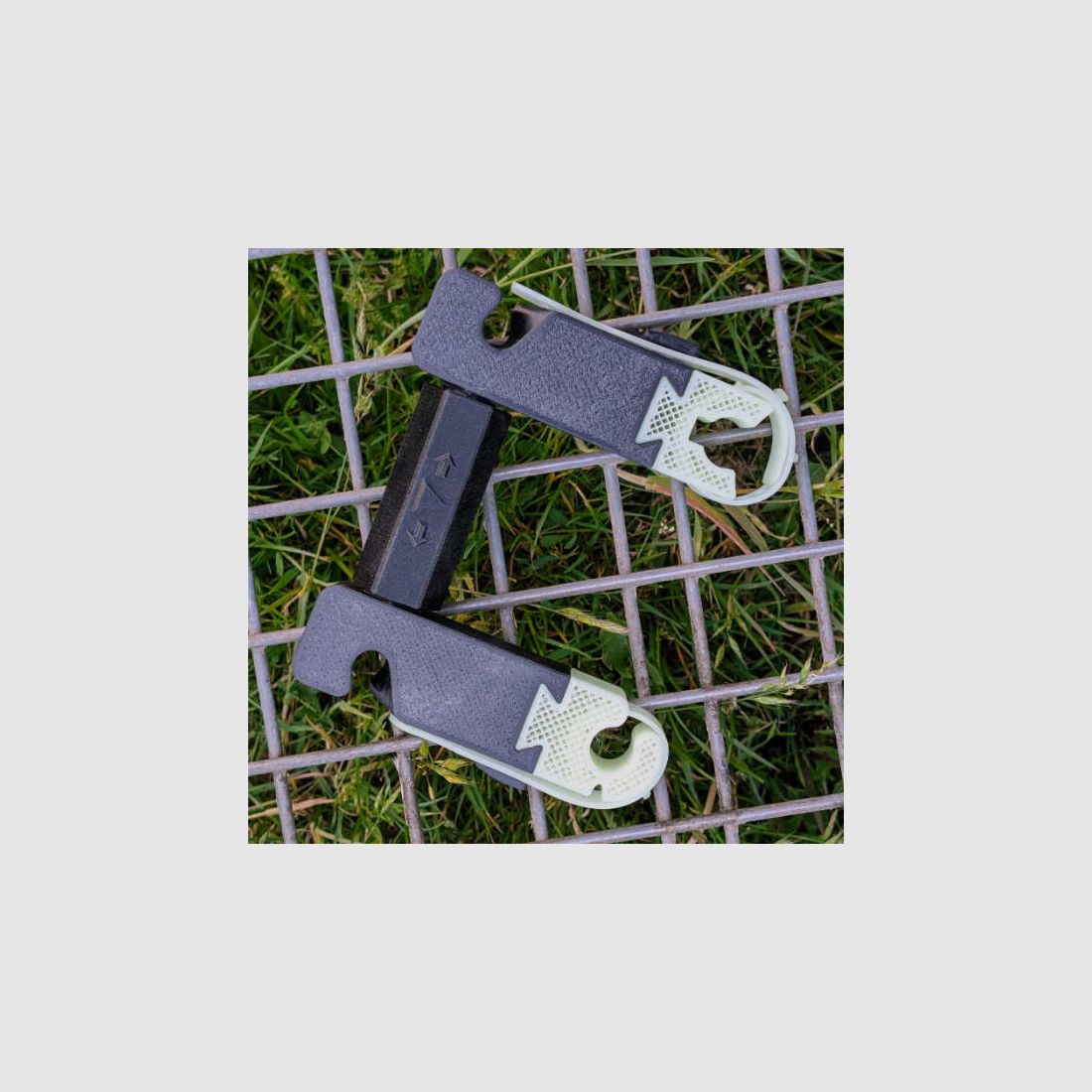 Rifle holder system "Krabbe Pro" for headrests in the car | Jagawams