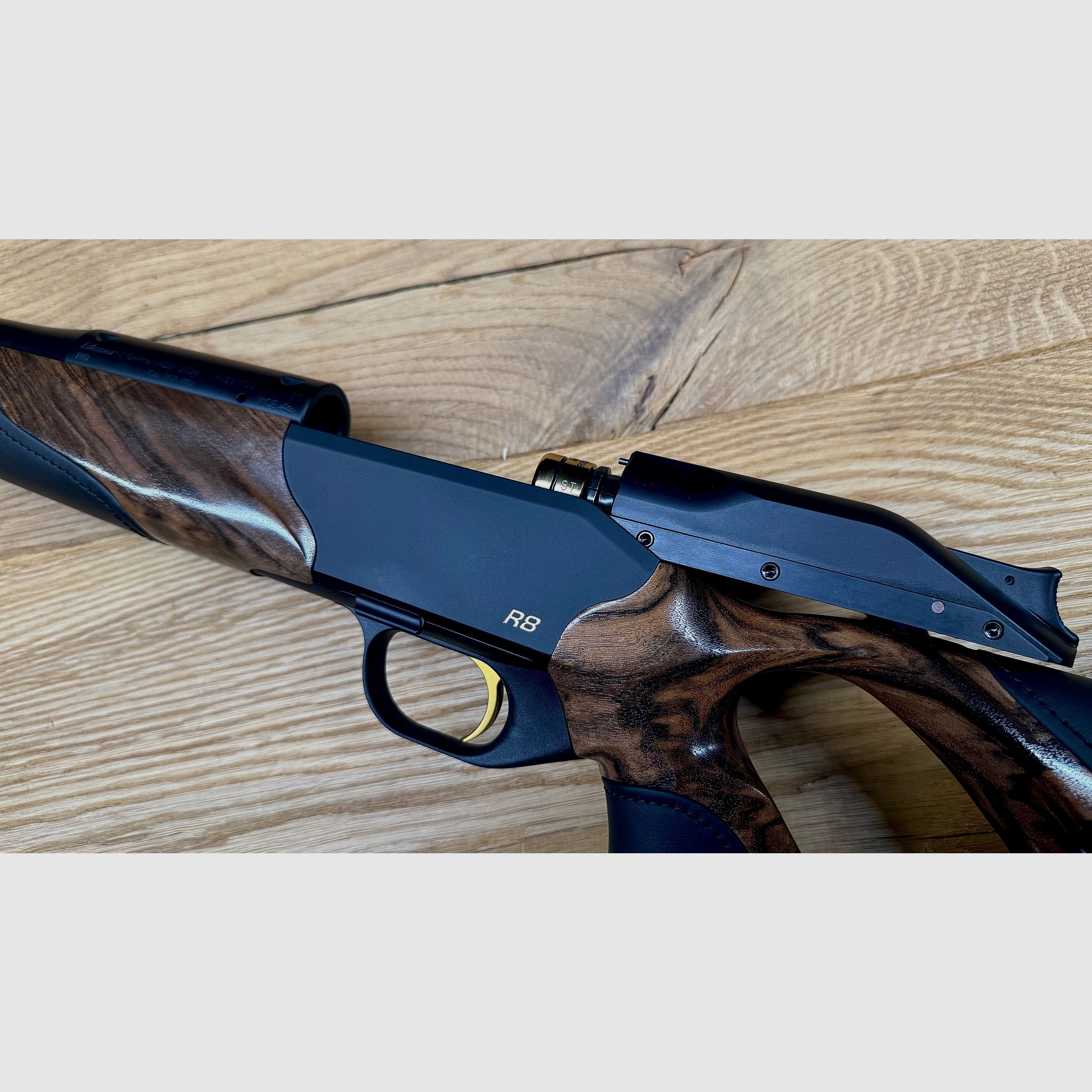 Blaser R8 Success Leder / HK 6 / Leder schwarz / Goldelemente / Standardkailber u. LL nach Wahl