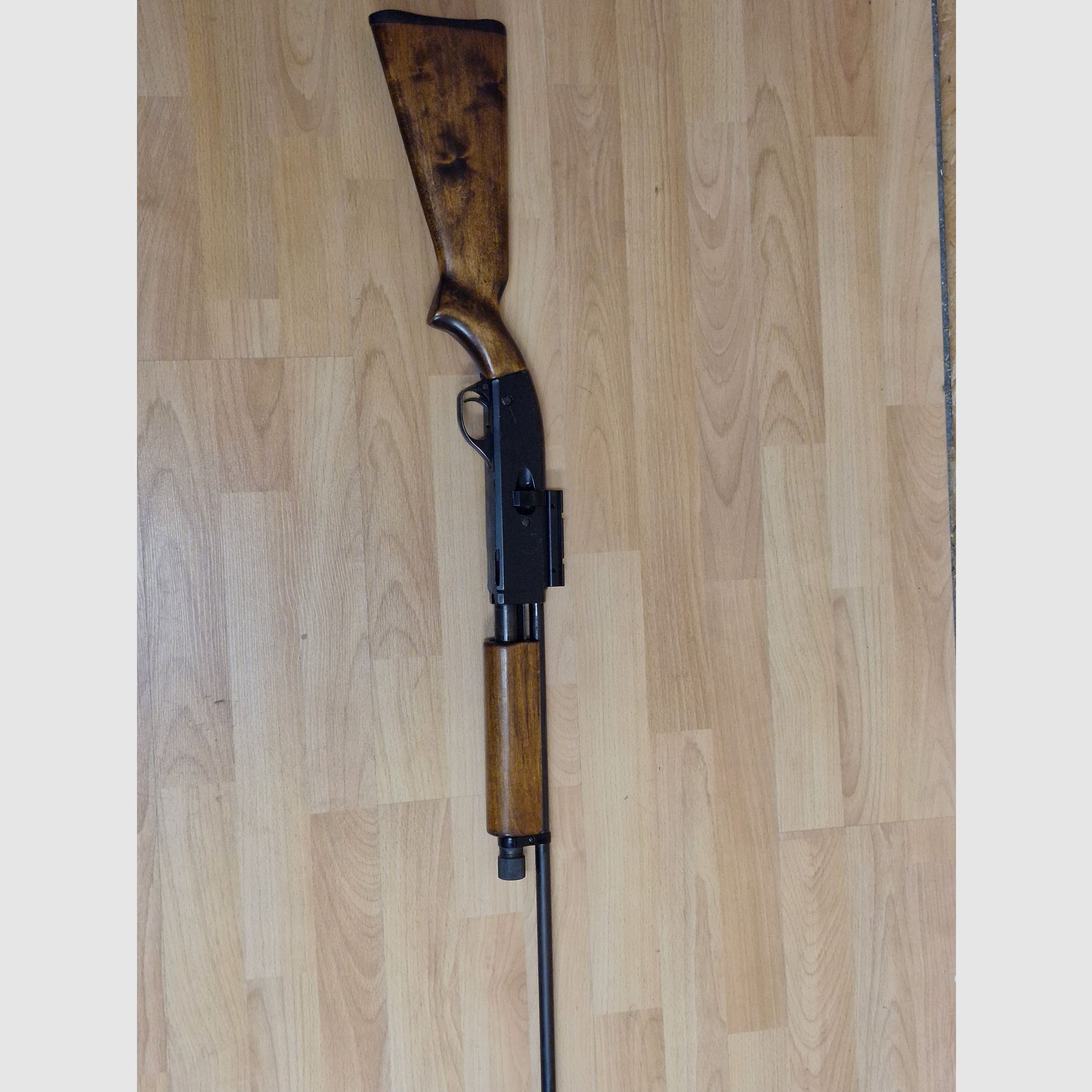 Crosman 622 Pell Clip Repeater 5,5mm .22 CO2 Vorderschaftrepetierer