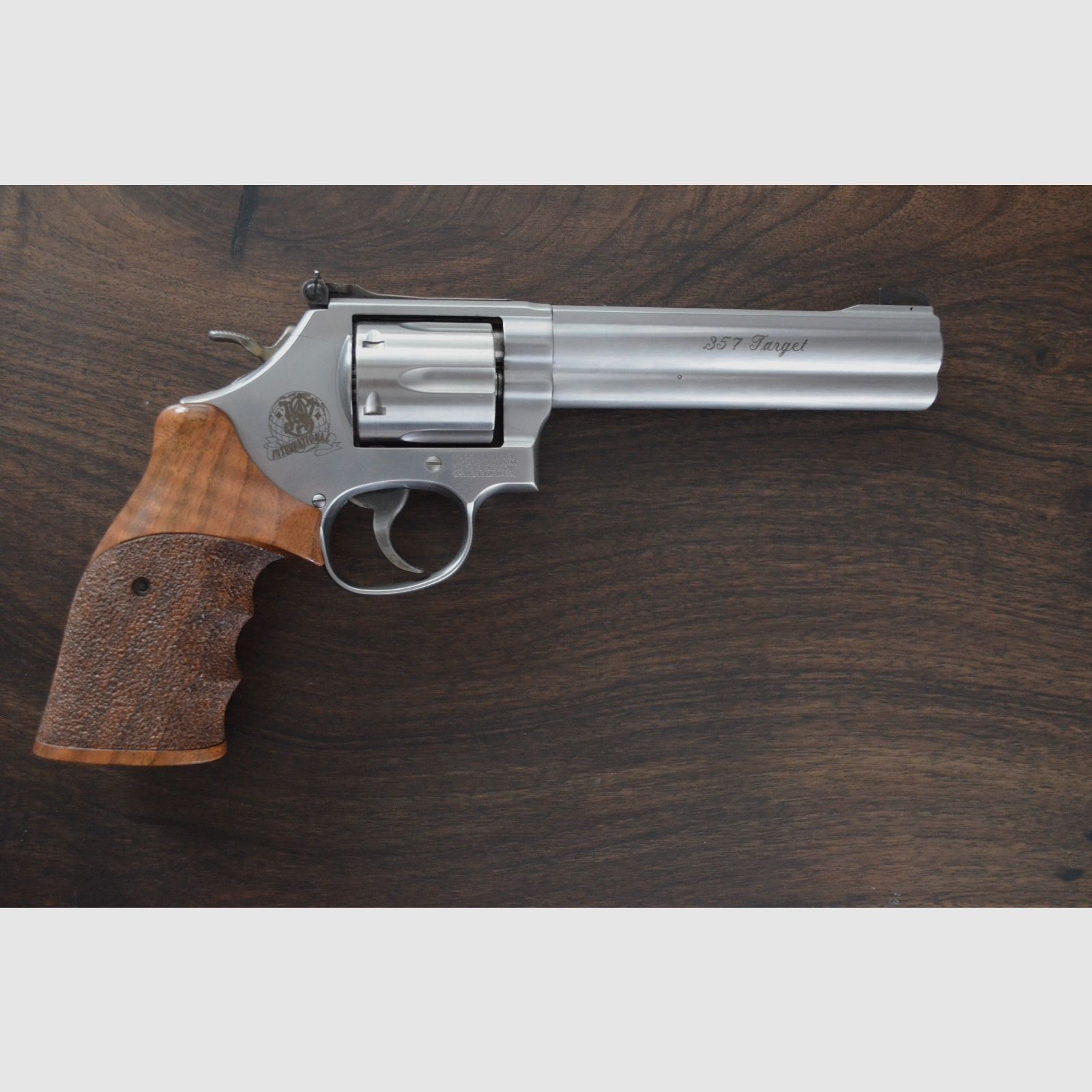 Smith & Wesson 686-6 Target Champion Kal.357 Mag. 6 Zoll Lauf im S&W Koffer mit Zubehör