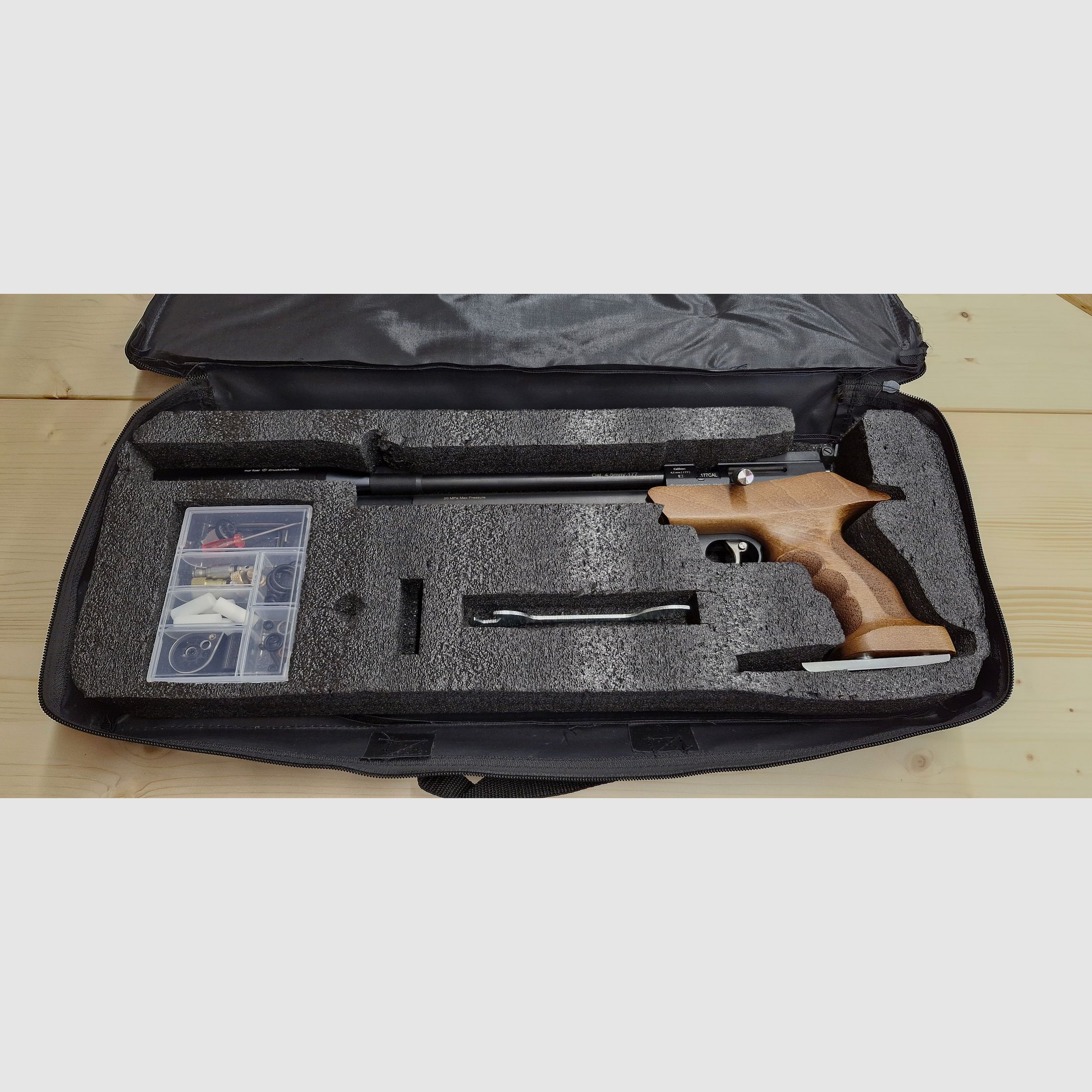 Luftpistole Diana Bandit, Pressluft, Magazin, Schalldämpfer – mit Luftpumpe, Auflage, 4,5mm-Diabolo, Ständer, Zubehör