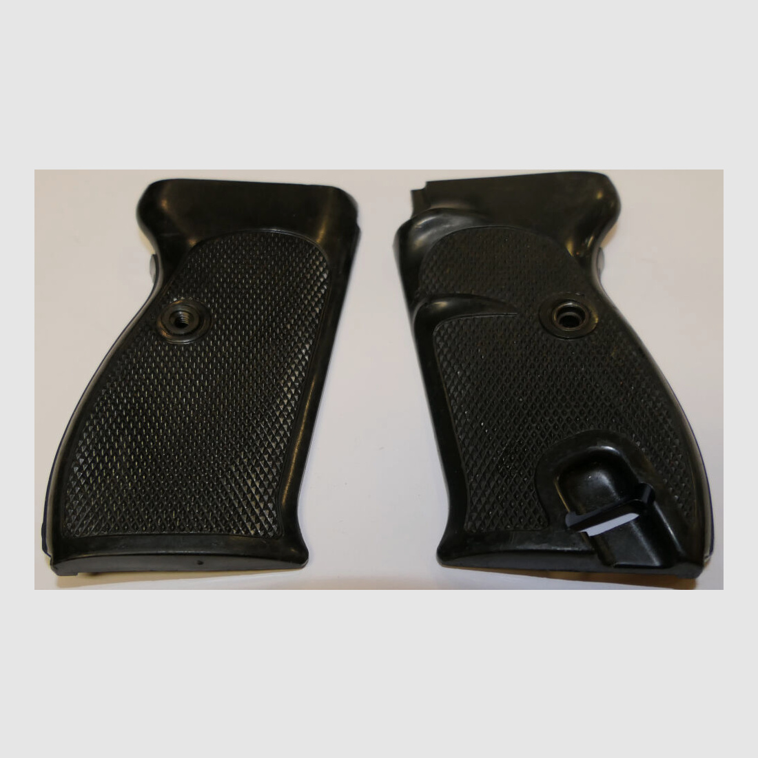Walther P38 / P1 Griffschale [48] & [49] Links und Rechts