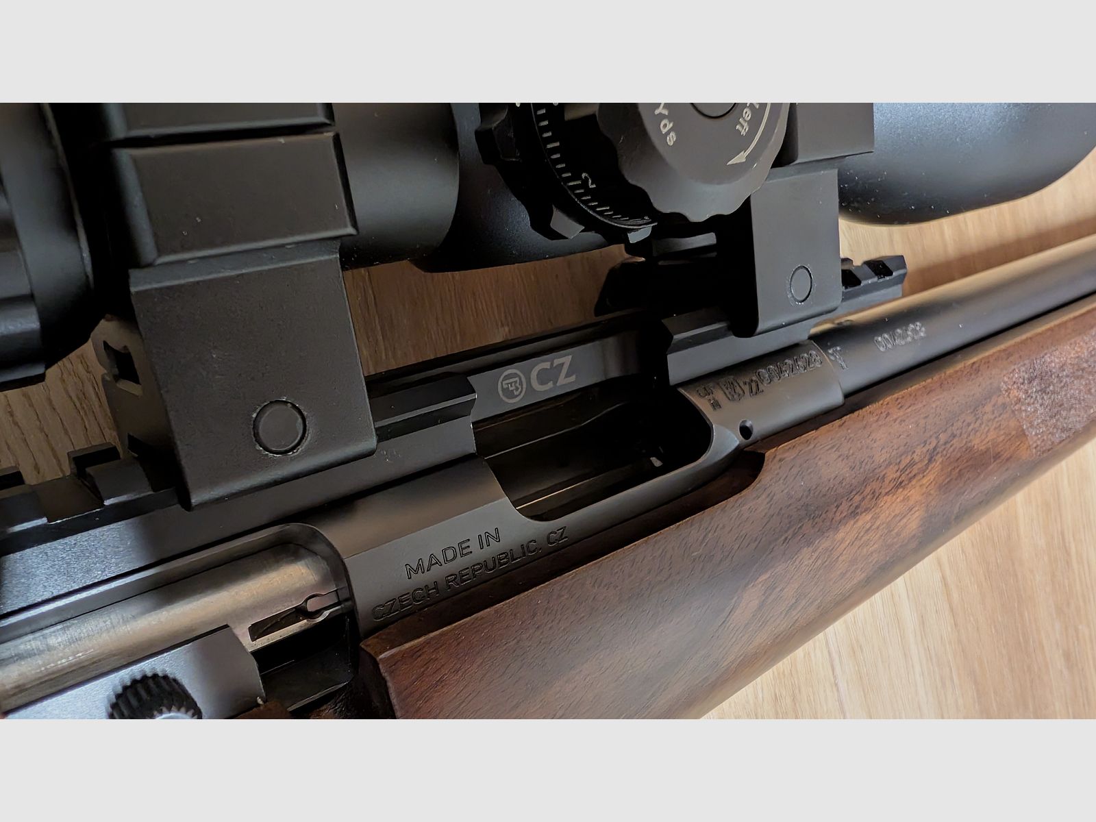 CZ 457 Varmint in .22 WMR, mit UTC 4-16x44 Accushot, CZ Picatinnyschiene