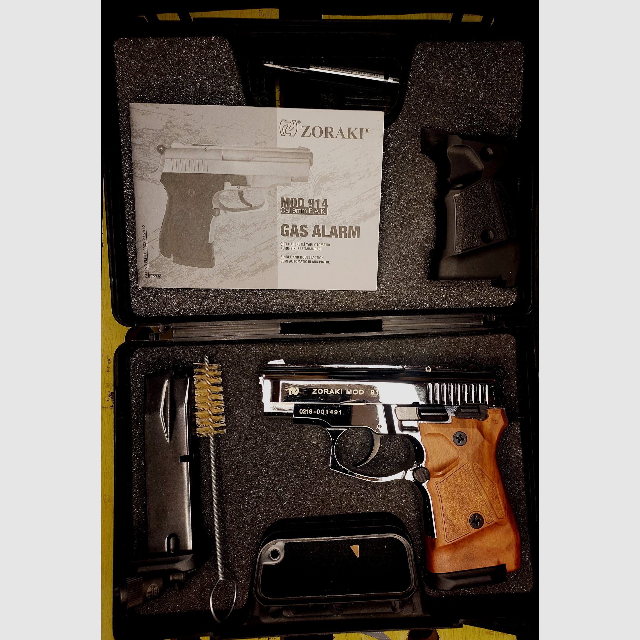 Zoraki 914 blank firing pistol 9mm P.A.K. chrome wood look (PTB 972 !!!) with 2 magazines and 2 pairs of grips - as good as new!