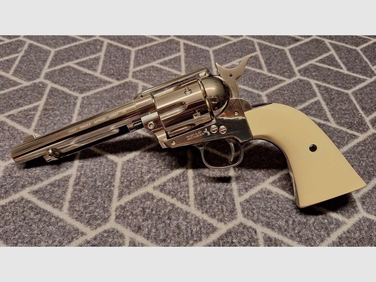 Colt Single Action Army® 45 nickel Co2 revolver caliber 4.5 mm BB-NEW