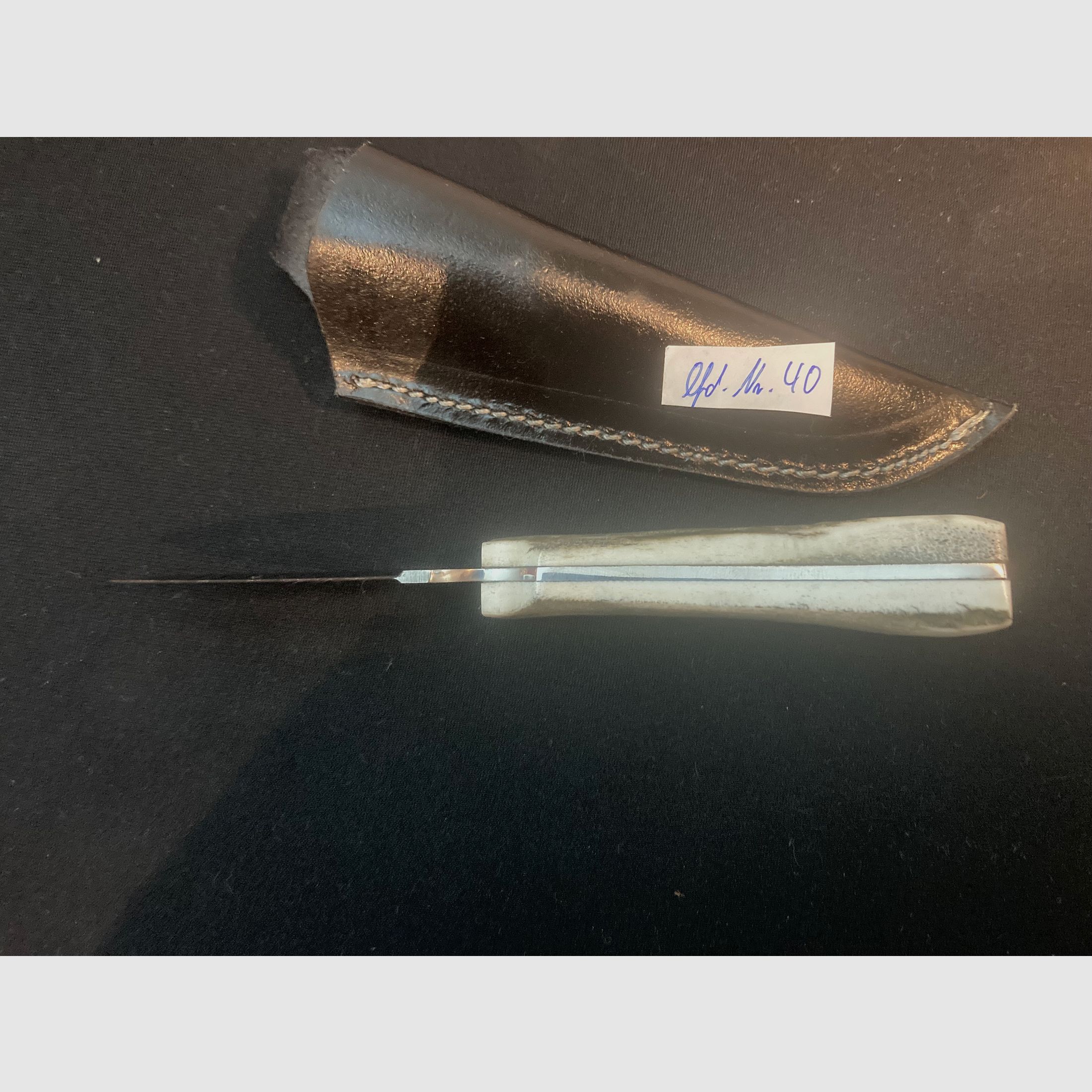 Nóż do pasa, nóż myśliwski, uchwyt z poroża jelenia, czarna skórzana pochwa