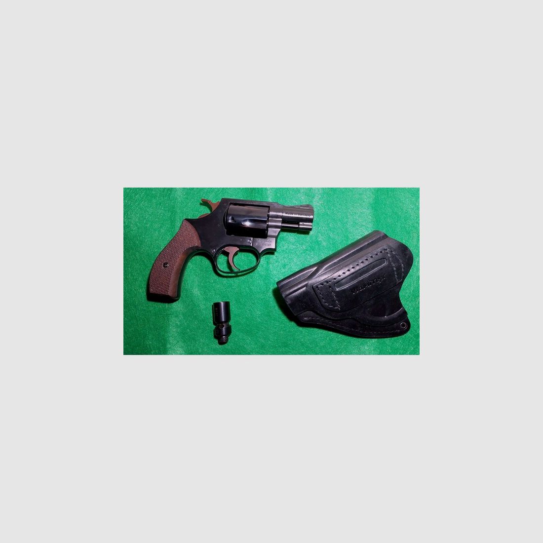 Weihrauch HW37 cal. 9mm R.K. (PTB 887) mit Holzgriffschalen und Lederholster