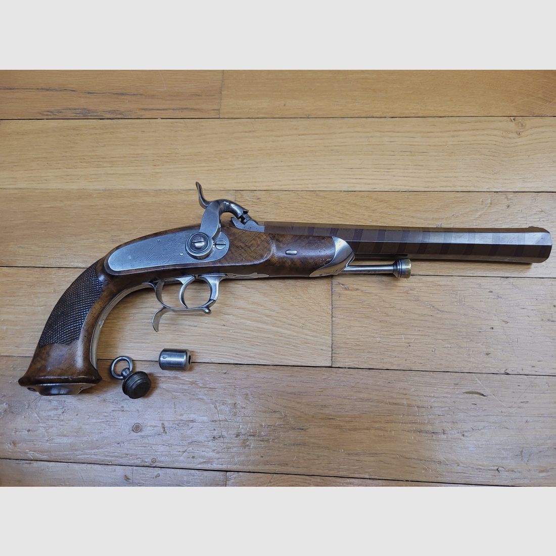 Wunderschöner Kavallerieoffizierspistole 1833 – 1. Typ – Königliche Manufaktur von Maubeuge – Hervorragender Lauf aus gewelltem Stahl 48 "Haare" – Noch 99% Originalbrünierung – Sehr guter Zustand++, Bild 1 von 29