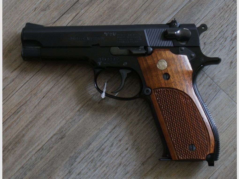 Smith & Wesson 39