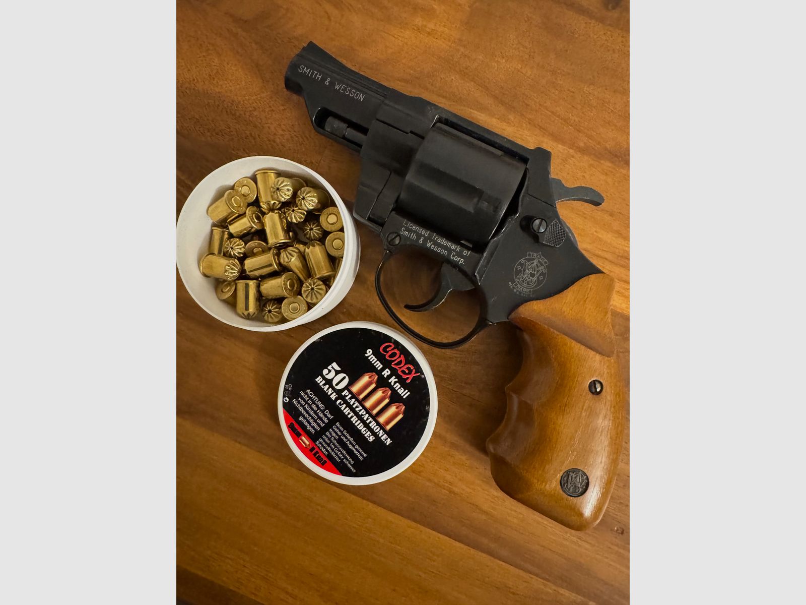 Smith&Wesson Combat skræmmerevolver + patroner, billede 1 af 7