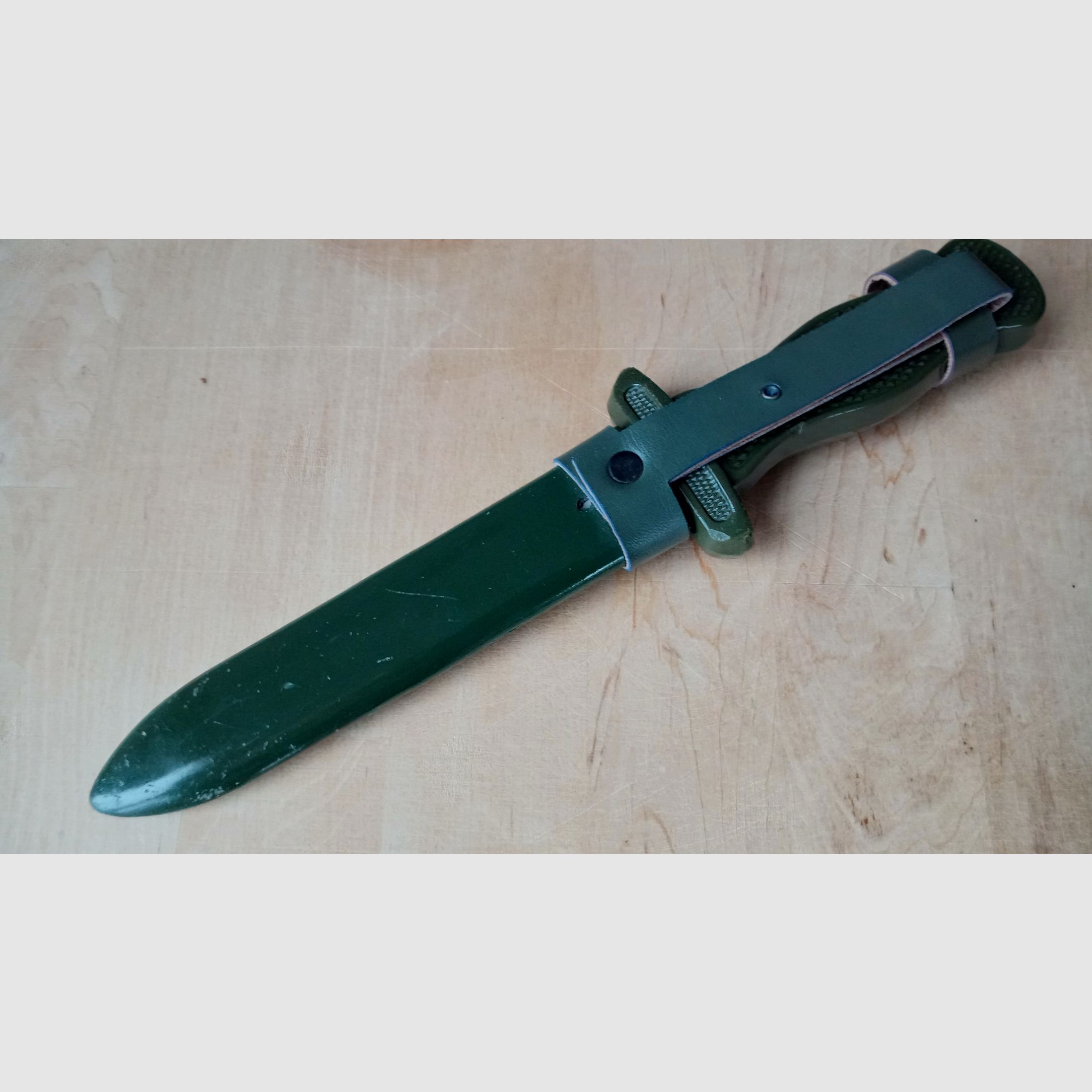 Couteau de randonnée original de Hubertus Solingen de la guerre froide, modèle de couteau de combat de la Bundeswehr et visuellement inspiré du couteau de randonnée HJ