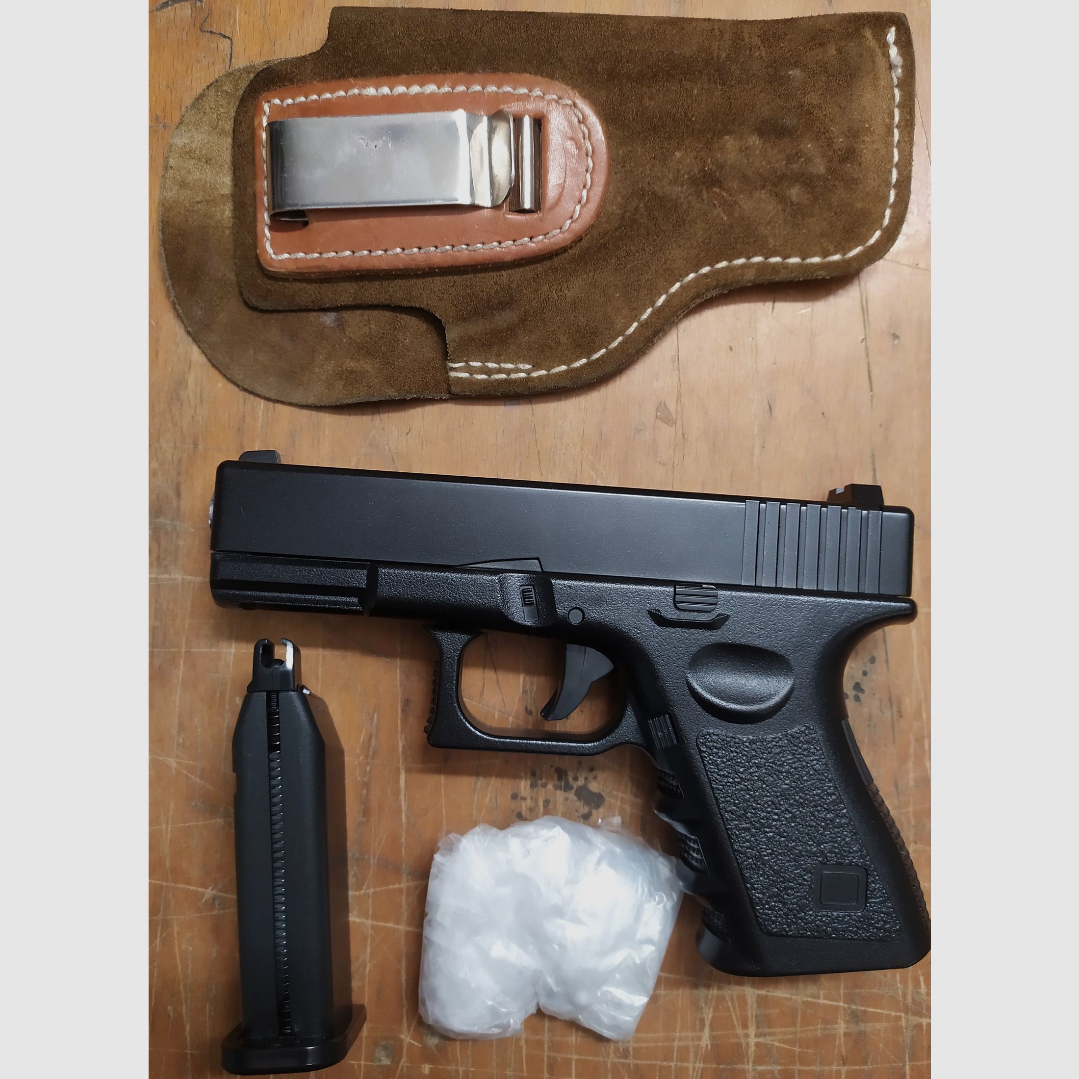 Diverses Zubehör & Teile: 1911 Edelstahl Teile, Ruger ZF Montage, 4x20 ZF, 4,5mm BB Glock, G3-Rem870-STR Schäfte, Mehrere Waffenkoffer