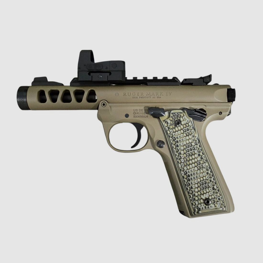 PISTOLE RUGER MARK IV 22/45 LITE .22 LR 4,4"/11,18CM FDE CERAKOTE 1/2"-28 incluant Meopta Meosight IV Red Dot DISPONIBLE IMMÉDIATEMENT