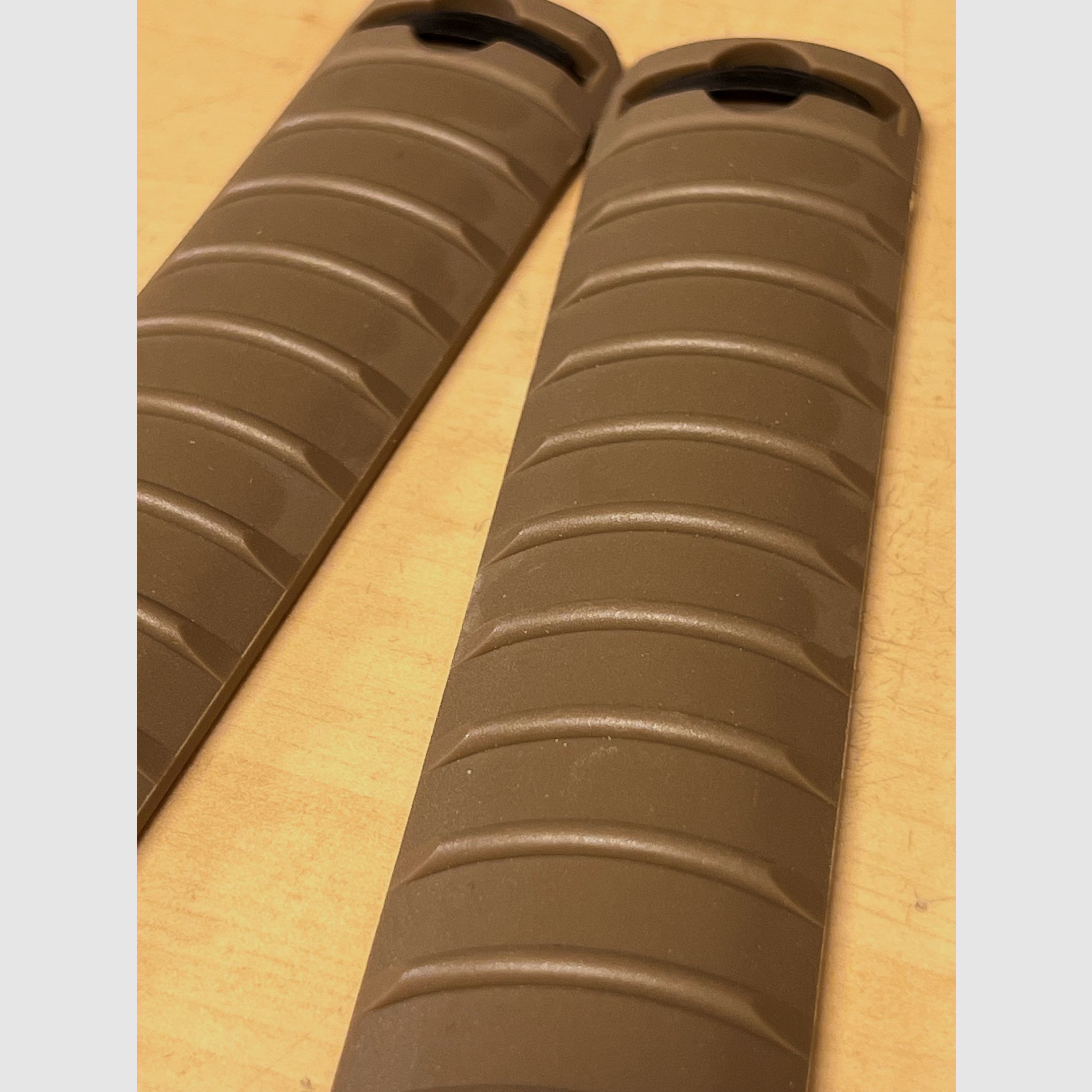 Osłona szyny Picatinny 2 szt. w kolorze Dark Earth