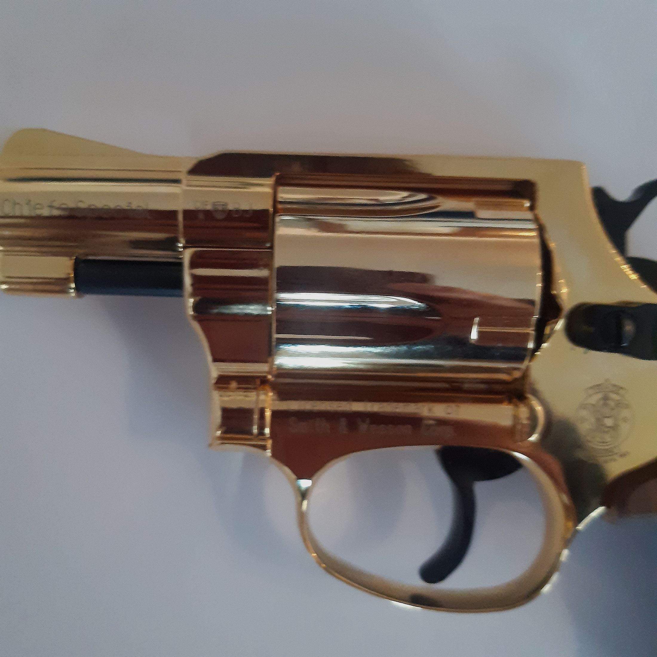 Verkaufe Schreckschussrevolver Smith & Wesson Chiefs-Spezial "Gold Ausführung"