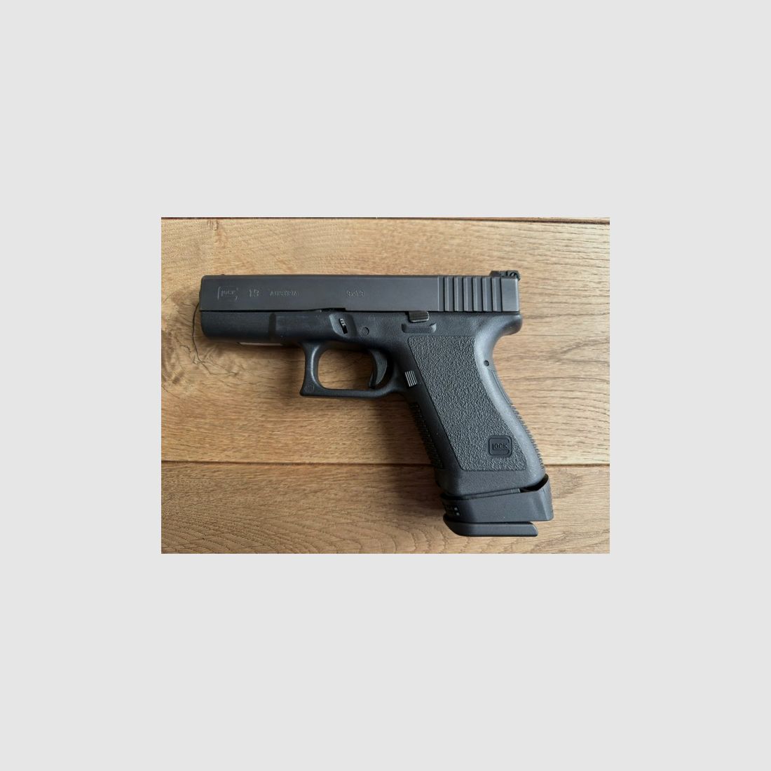 Glock 19 Gen 2 - Sammlerstück / sehr guter Original-Zustand - 4 Magazine - Sport- und Safety-Holster