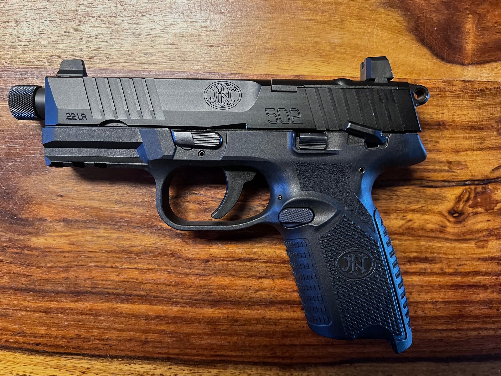 FN 502 (negro) + 7 cargador