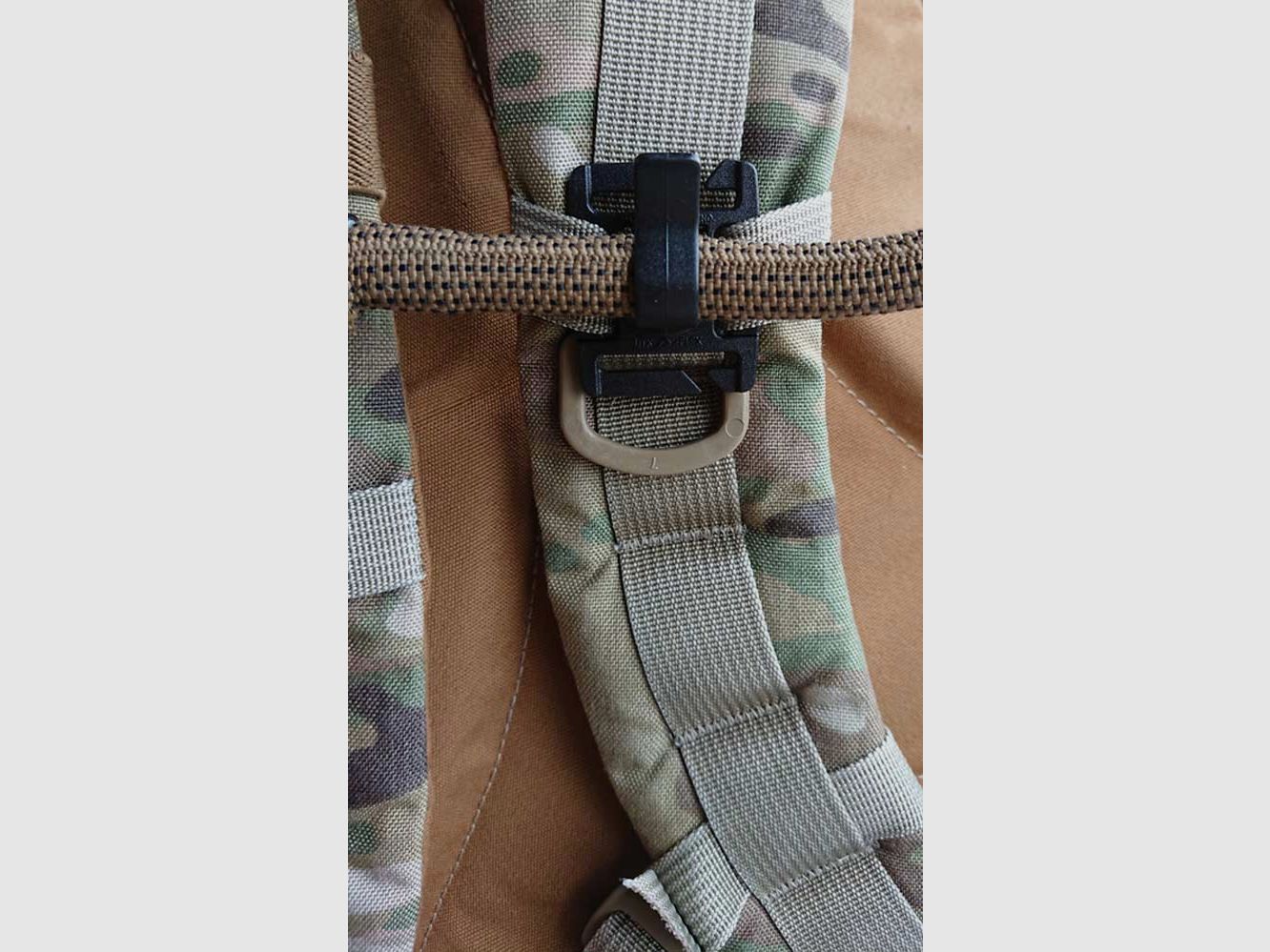 HYDRATION TUBE HOLDER COYOTE