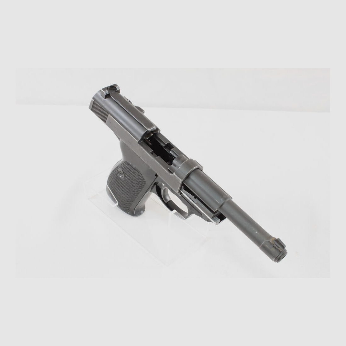 Walther P38 - Semi-automatic pistol